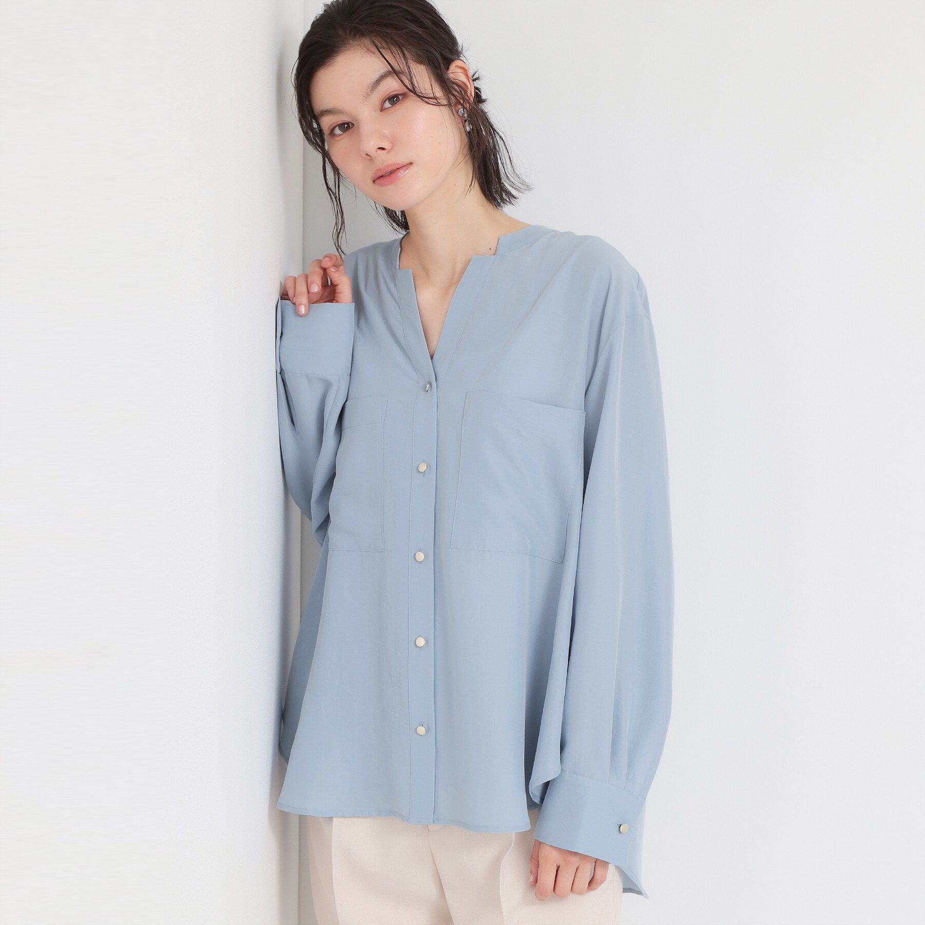 THE SHOP TK「【刻みネックですっきり見え】Wポケット金ボタンシャツ」|シャツ・ブラウス|ブルー(091)