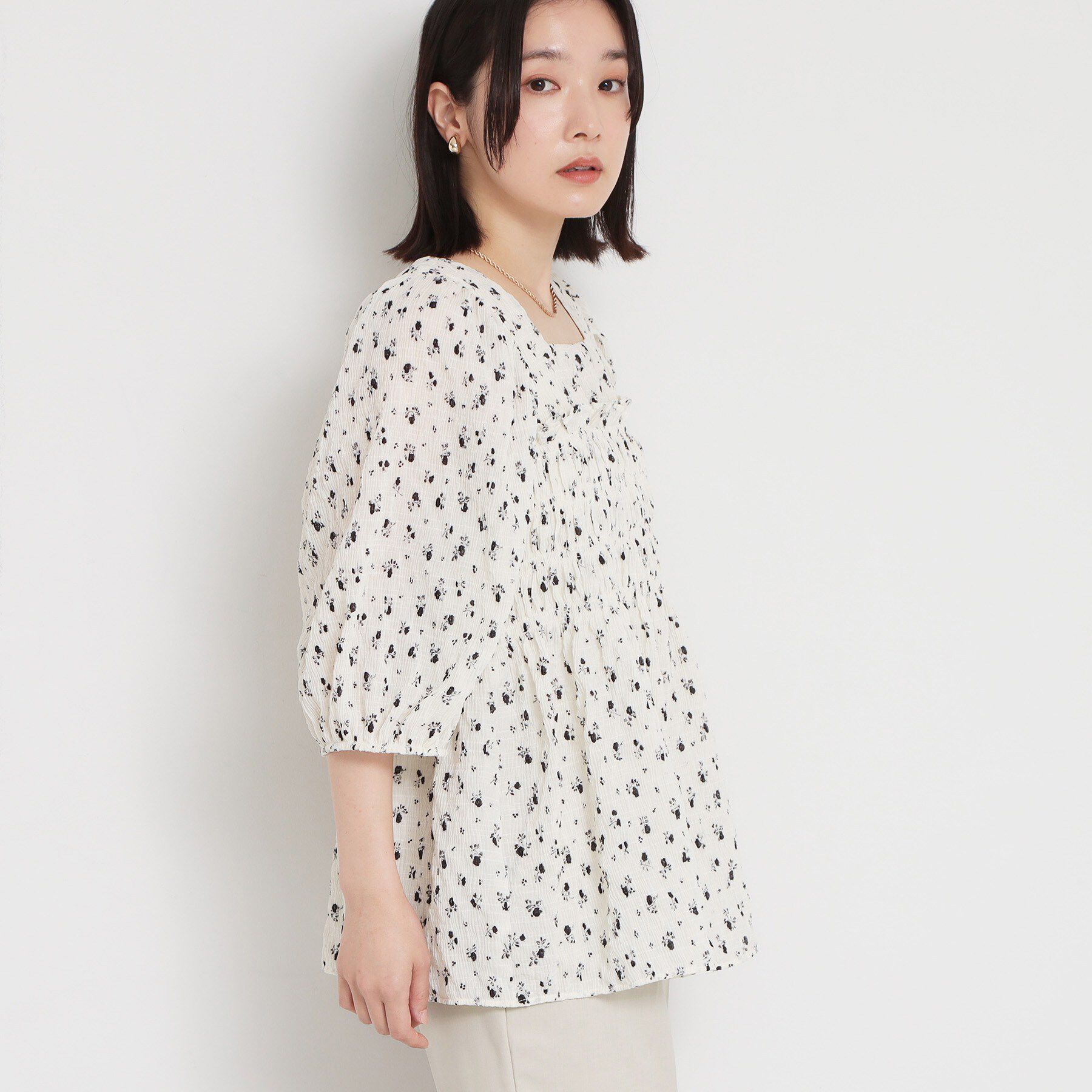 THE SHOP TK「大人のフェミニンスタイルに 花柄楊柳シャーリングブラウス」|シャツ・ブラウス|