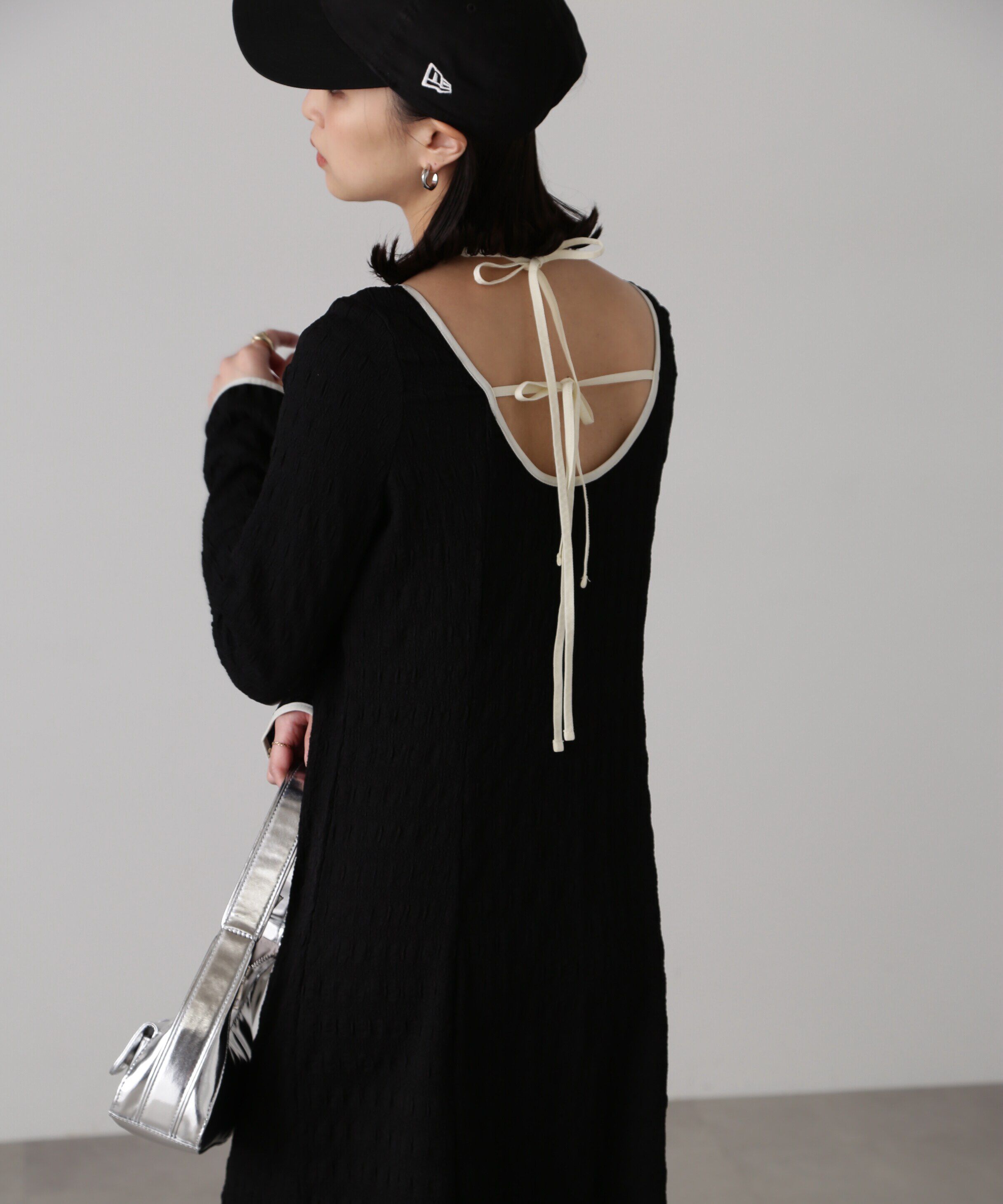  「カットアウトホルターネックワンピース」|ワンピース|