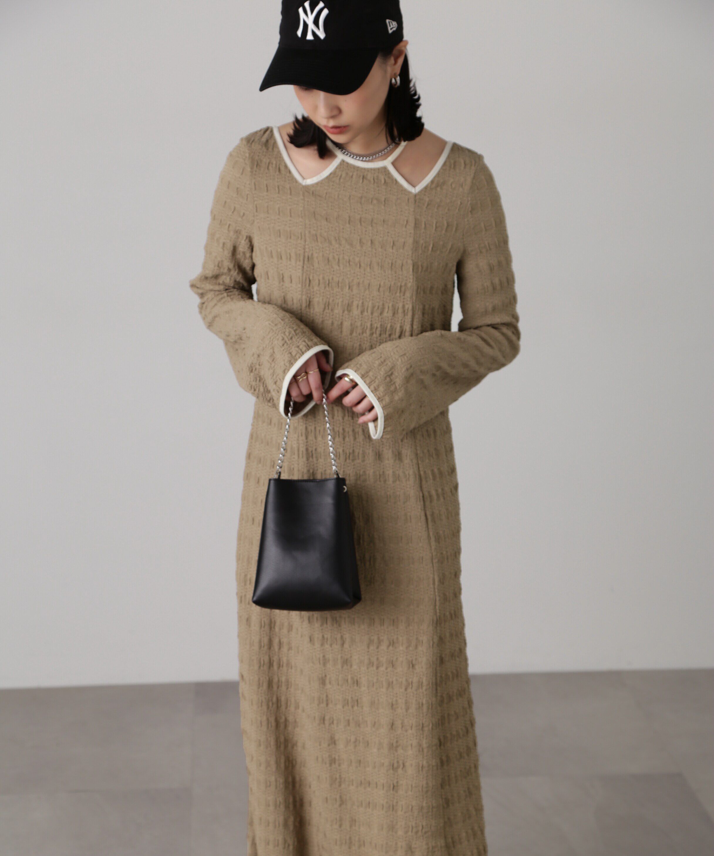  「カットアウトホルターネックワンピース」|ワンピース|