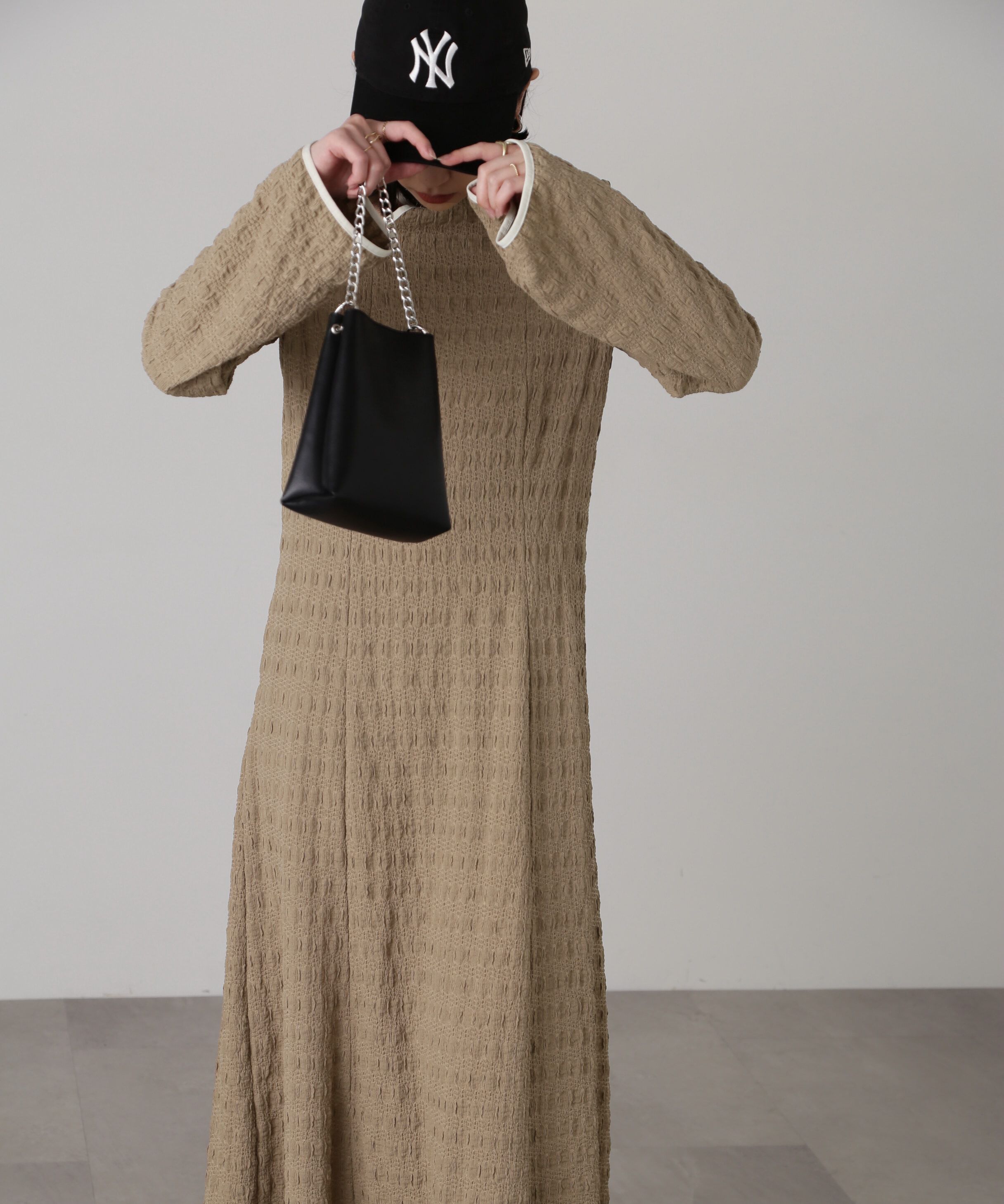  「カットアウトホルターネックワンピース」|ワンピース|