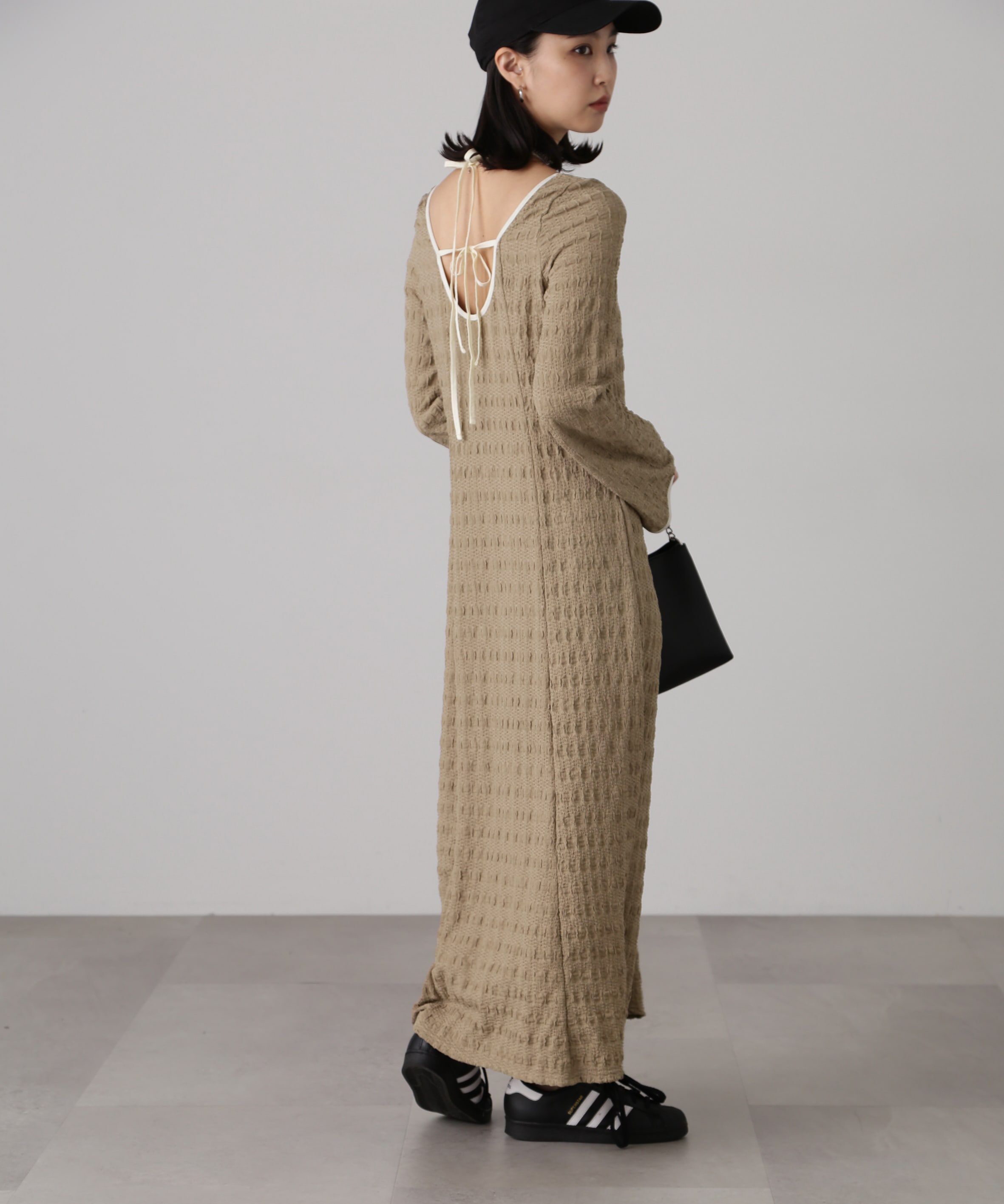  「カットアウトホルターネックワンピース」|ワンピース|