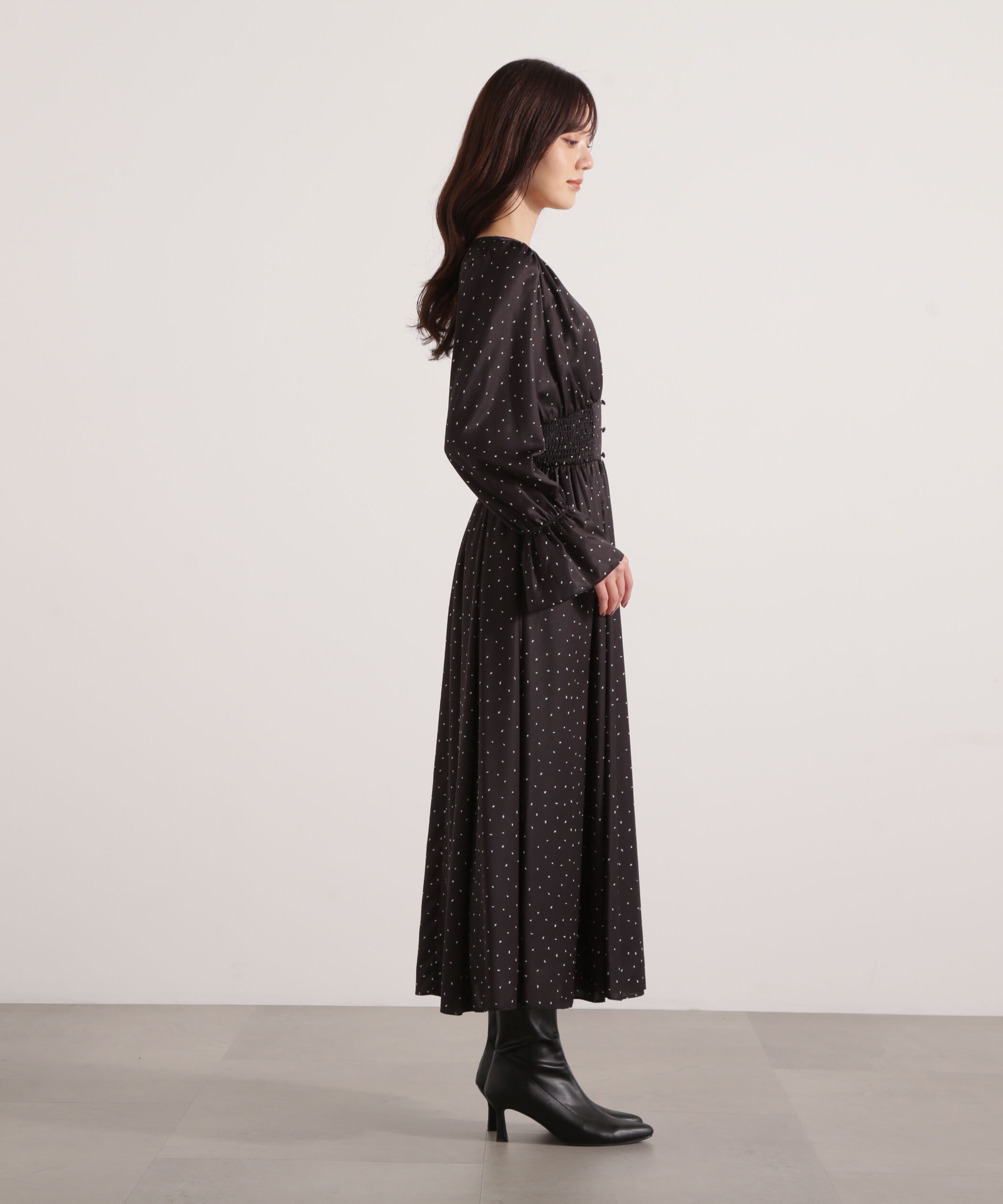 PROPORTION BODY DRESSING「クルミ釦付きギャザーワンピース 25AW」|ワンピース|