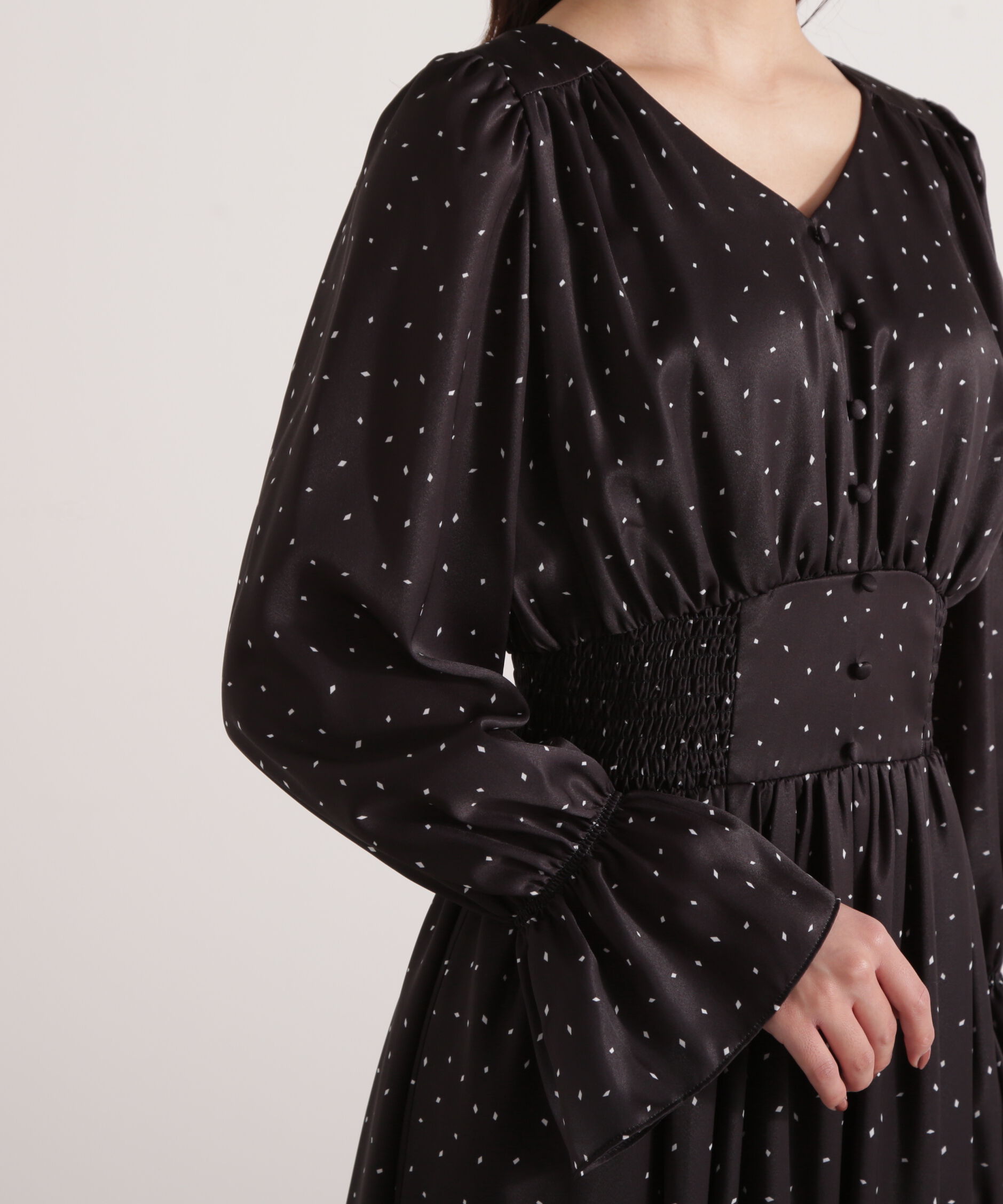 PROPORTION BODY DRESSING「クルミ釦付きギャザーワンピース 25AW」|ワンピース|