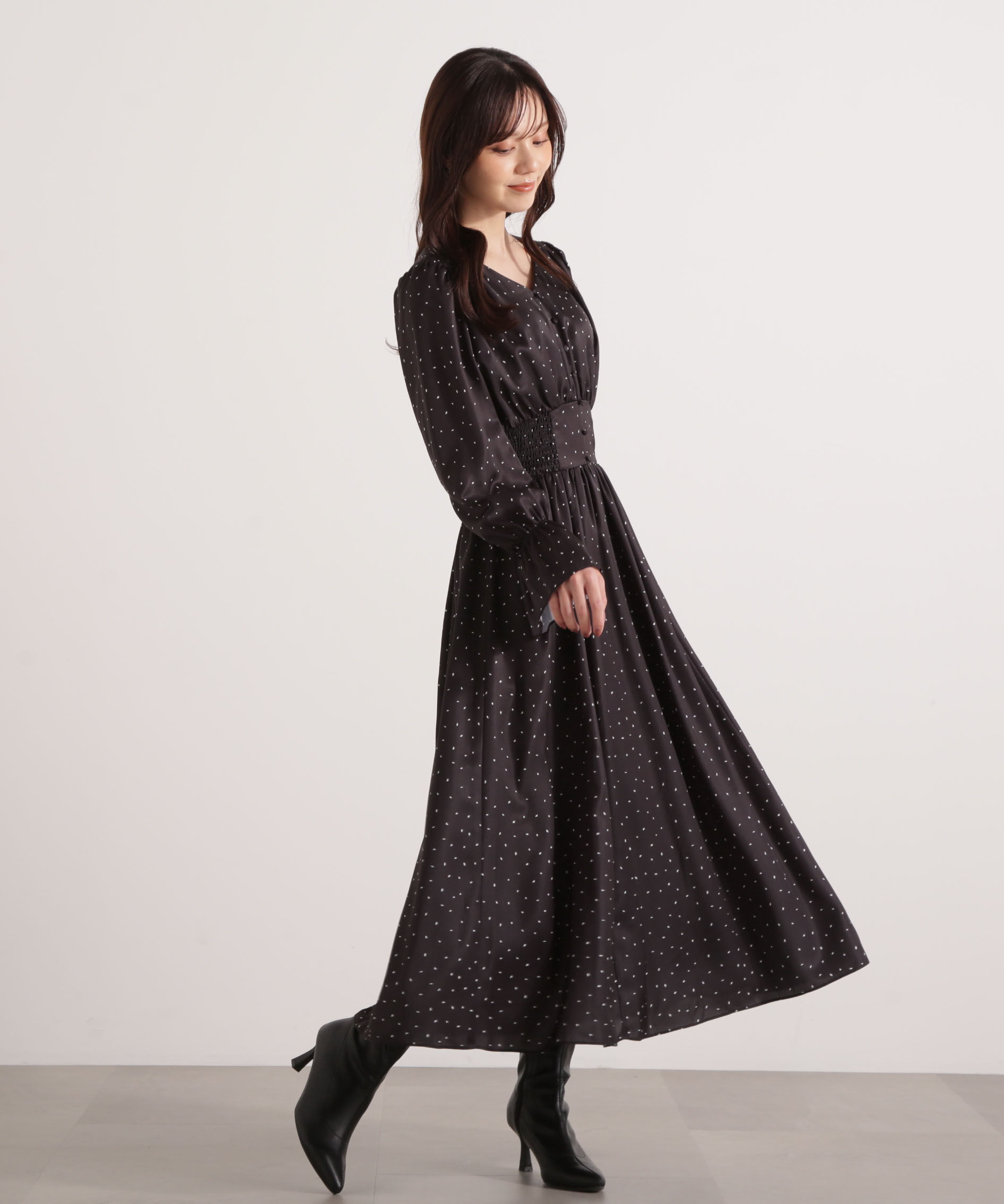 PROPORTION BODY DRESSING「クルミ釦付きギャザーワンピース 25AW」|ワンピース|