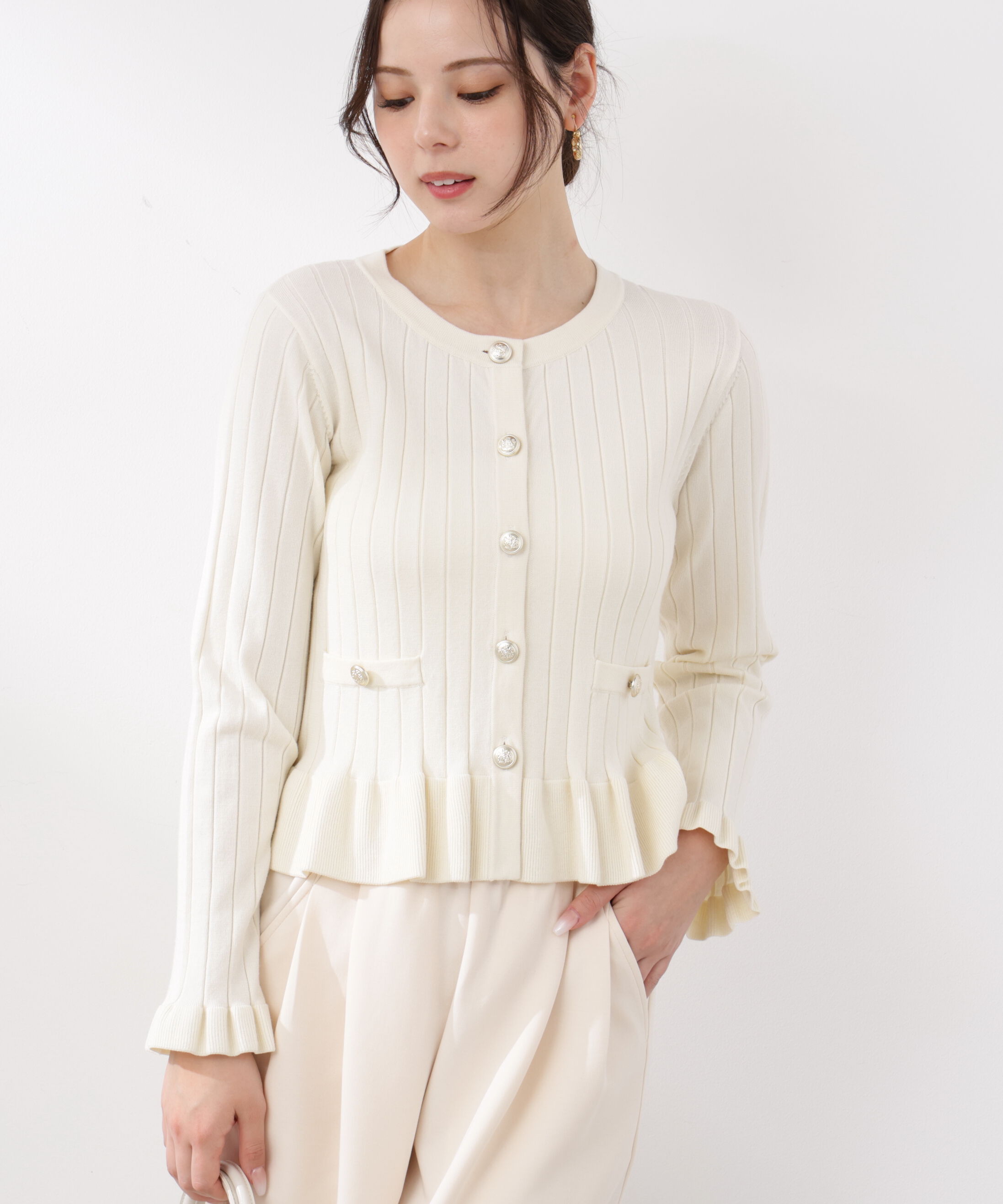 PROPORTION BODY DRESSING「ボタン付きペプラムニット26SS」|ニット・セーター|