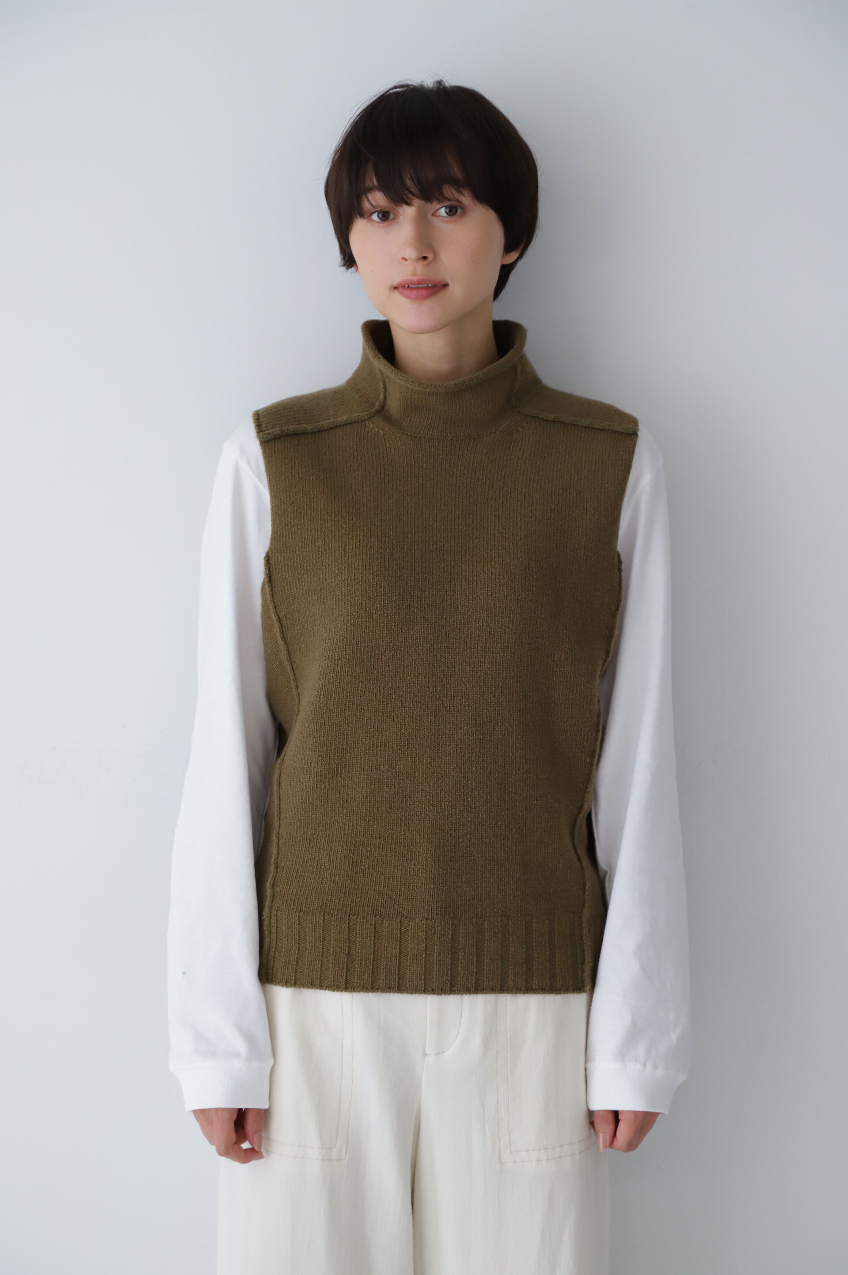  「◆アウトリンキングハイネックベスト」|ニット・セーター|