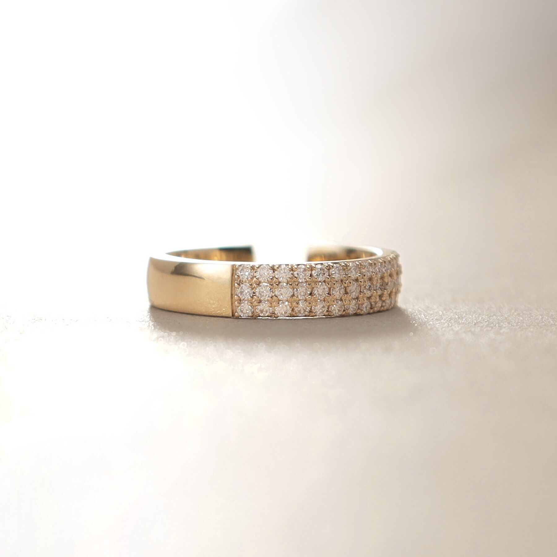 COCOSHNIK「K10【サステナブル】モアサナイト イヤーカフ」|イヤリング|