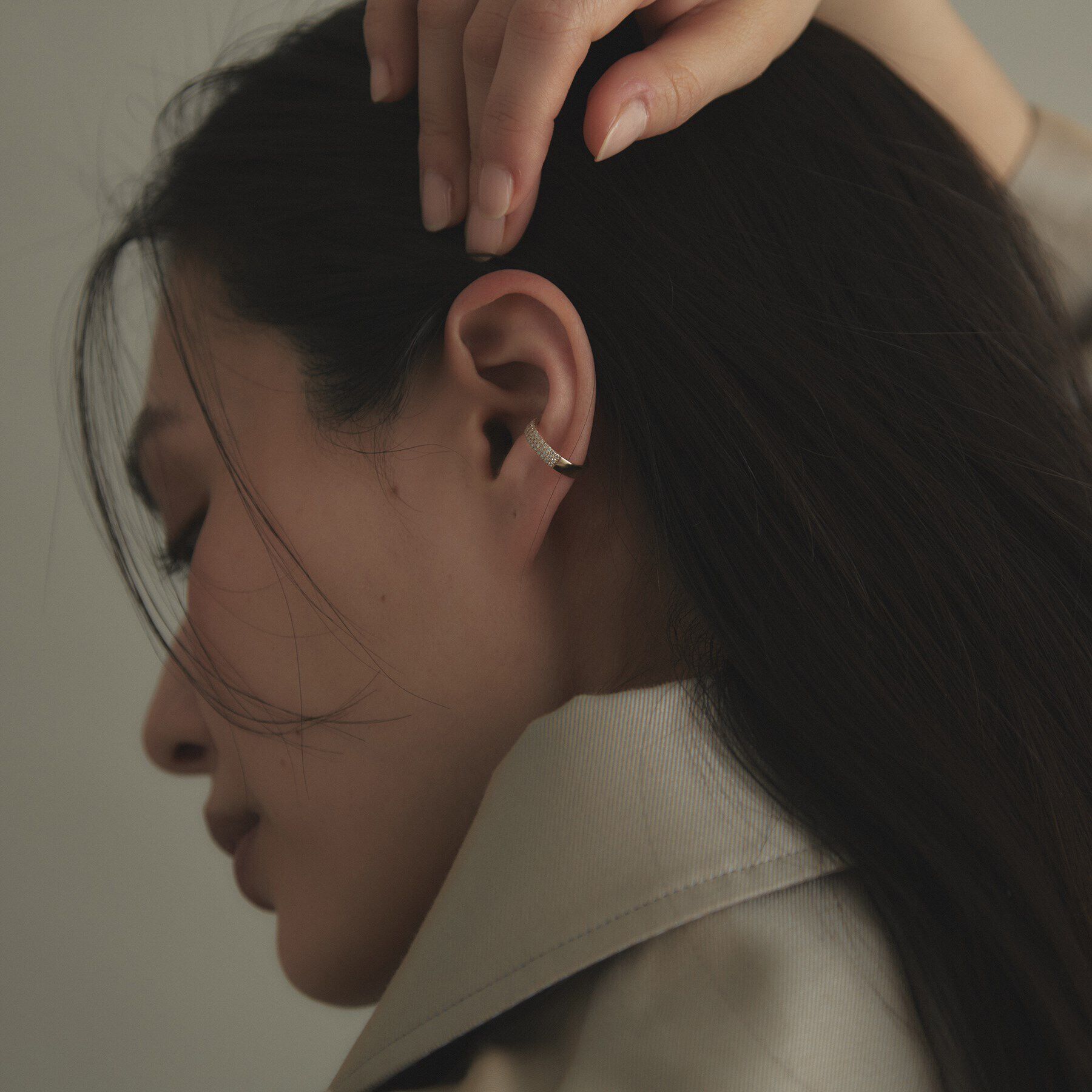 COCOSHNIK「K10【サステナブル】モアサナイト イヤーカフ」|イヤリング|