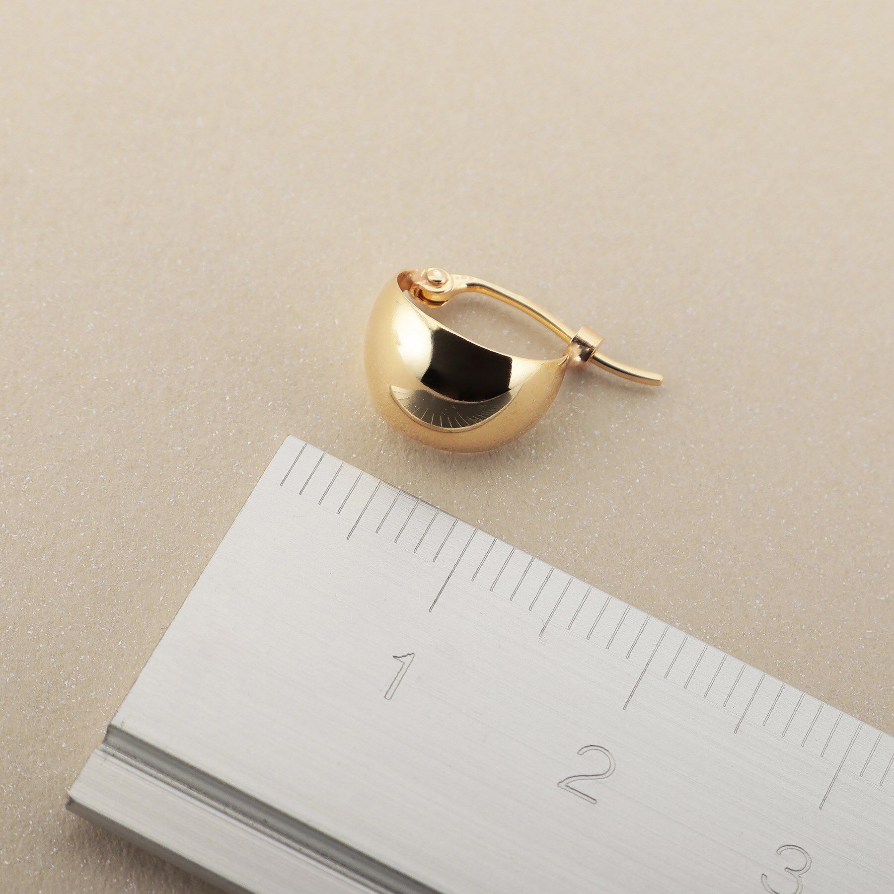 COCOSHNIK「K10月甲 フープピアス 小」|ピアス|