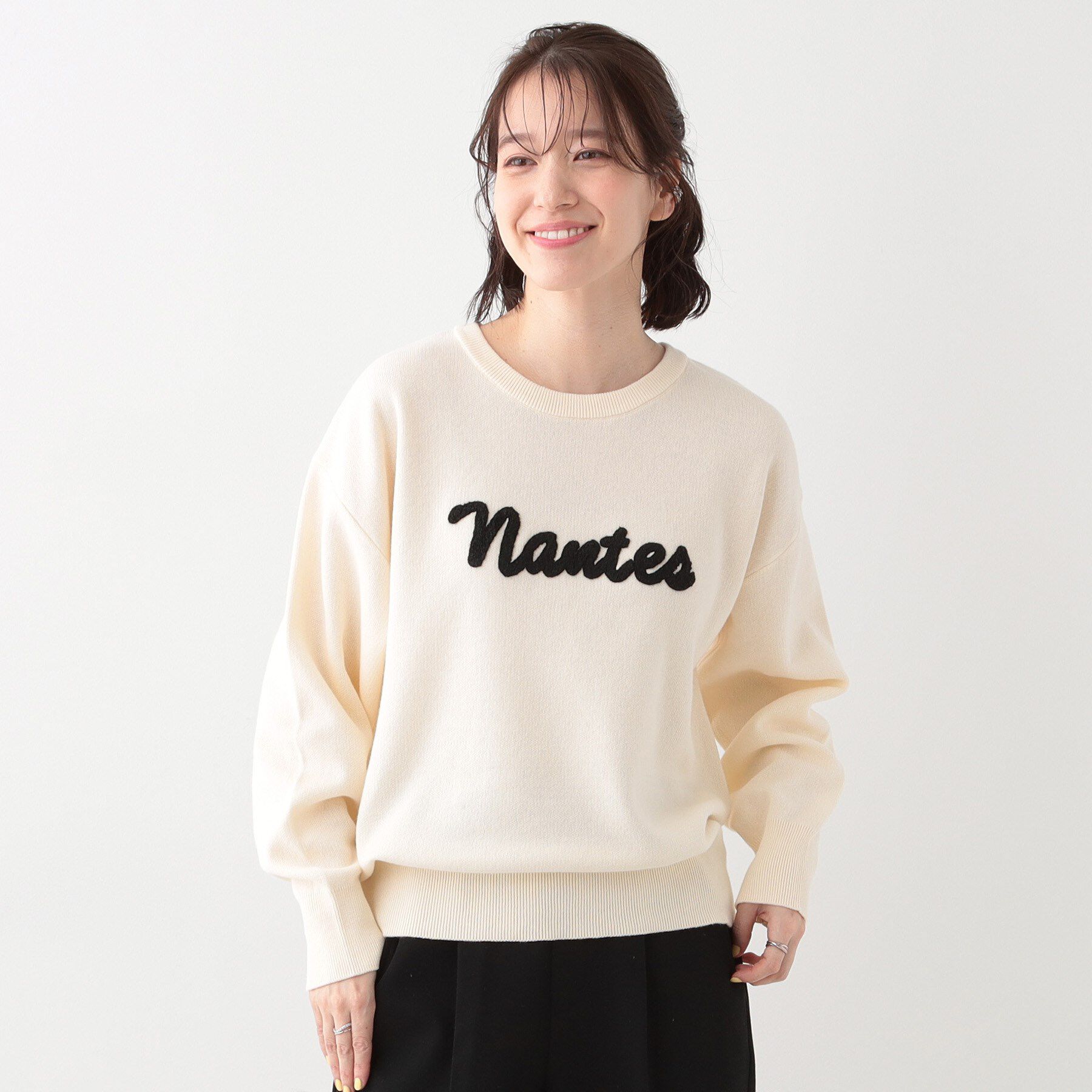 SHOO･LA･RUE「【洗える/S-LL/ちくちくしにくい】大人のための ロゴ入りスウェットライクニット」|ニット・セーター|