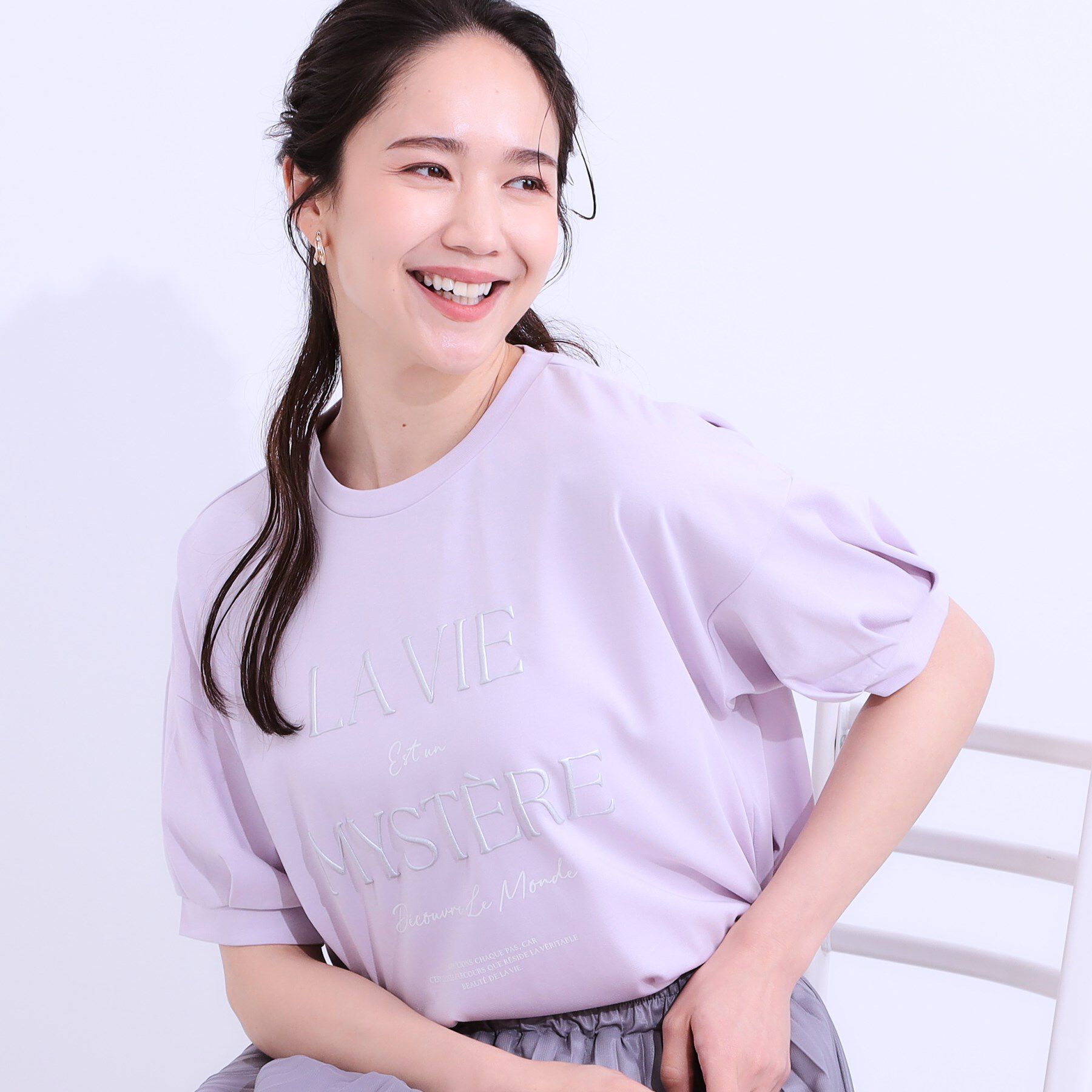 SHOO･LA･RUE「【S-LL/ひんやり/UV】ぷっくりラメプリントロゴTシャツ」|Tシャツ・カットソー|パープル(081)