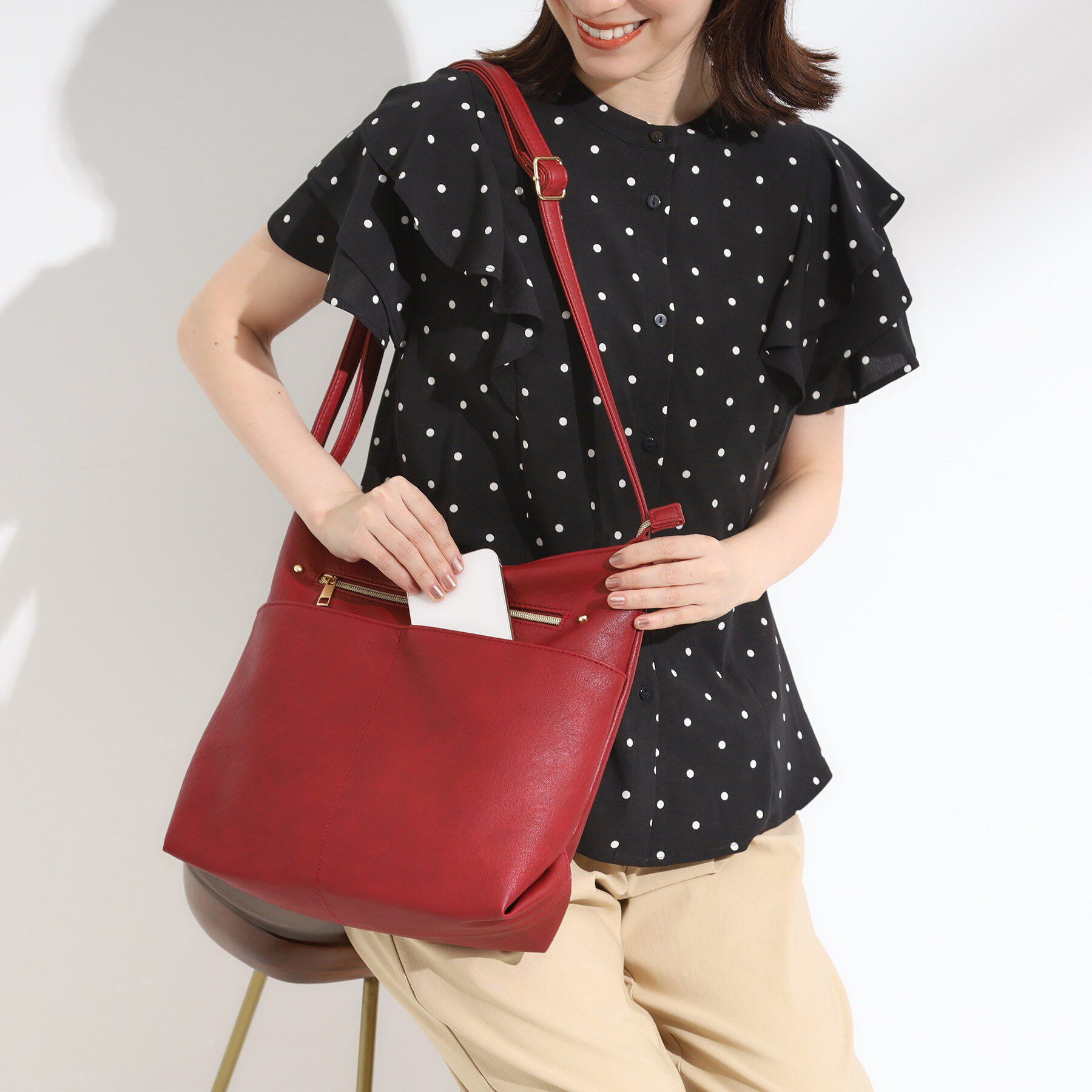 SHOO･LA･RUE「【デイリー使いに】フロント2ポケット ショルダーバッグ」|ショルダー・メッセンジャー|レッド(062)