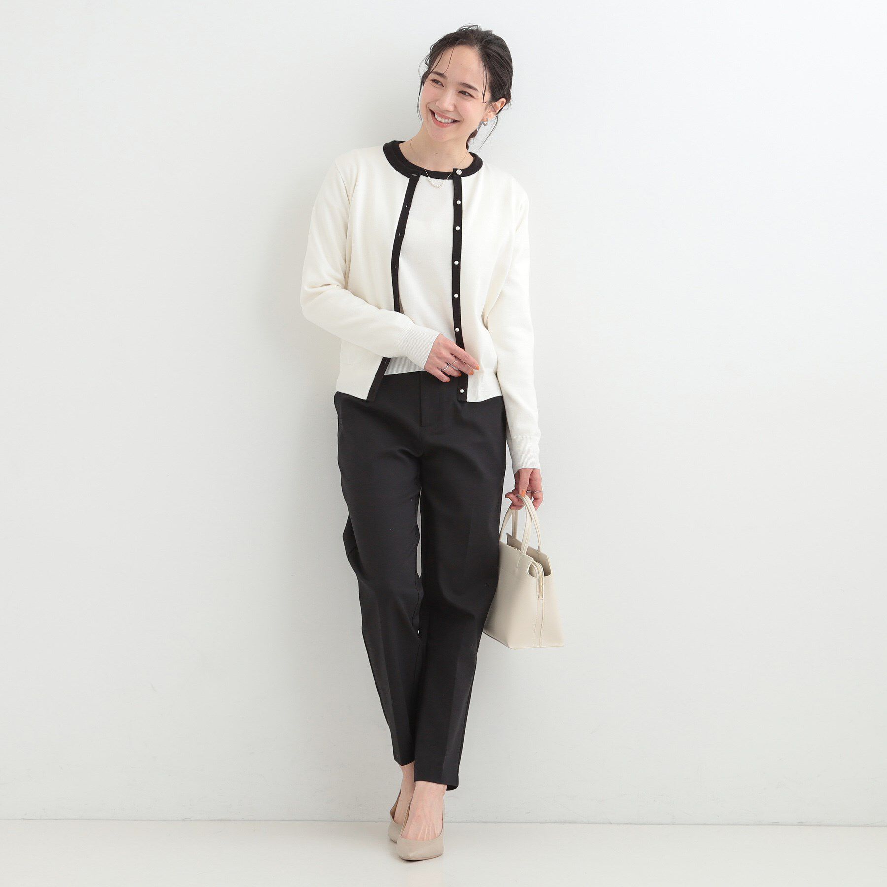 SHOO･LA･RUE「【洗濯機可/アンサンブル可】パール&times;ビジューがきらめく 上品クルーネックカーディガン」|カーディガン|