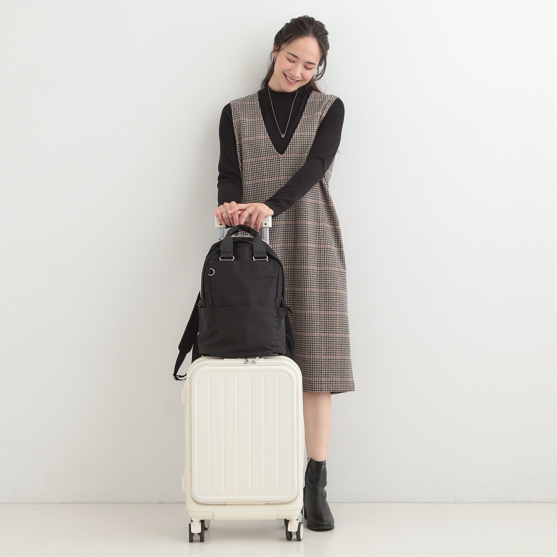 SHOO･LA･RUE「【撥水/9ポケット】コロンとしたフォルムが愛らしい キャリーオン ラウンドリュック」|リュック|