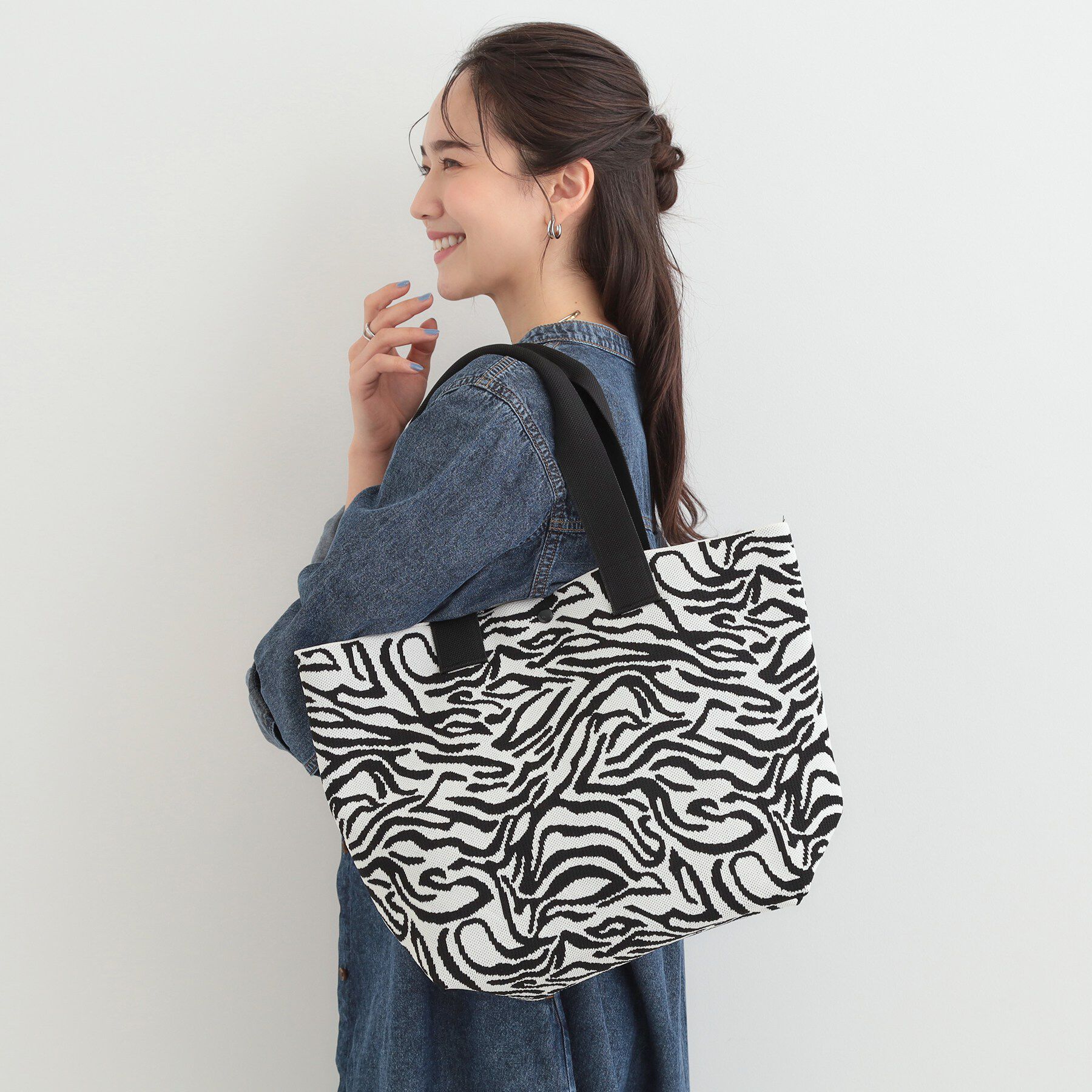 SHOO･LA･RUE「大人のカジュアルスタイルに ニットトートバッグ」|トートバッグ|ブラック(619)