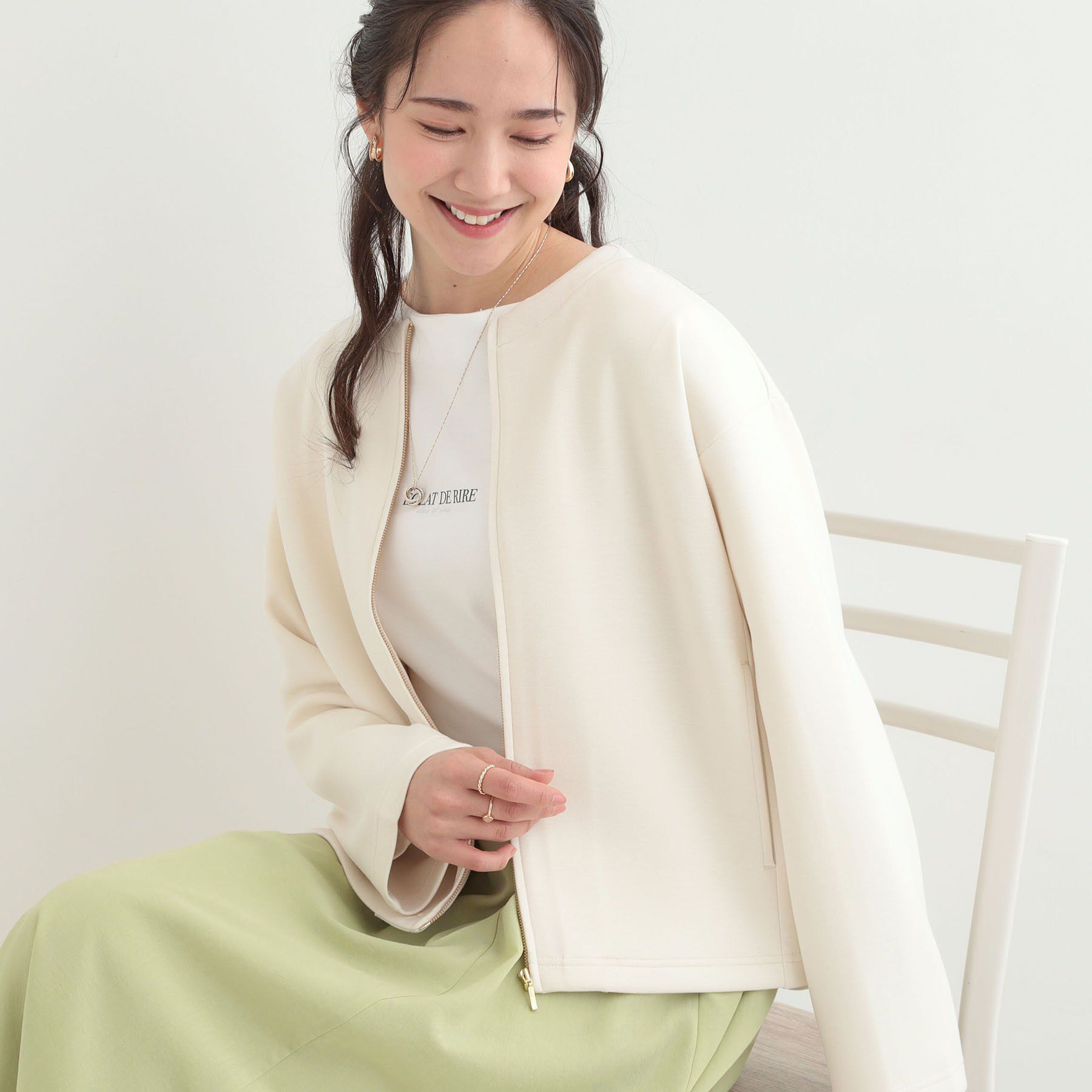 SHOO･LA･RUE「【セットアップ可/S-LL/なめらかタッチ】大人のきれいめスタイルに ノーカラージップブルゾン」|ブルゾン・スタジャン|アイボリー(004)