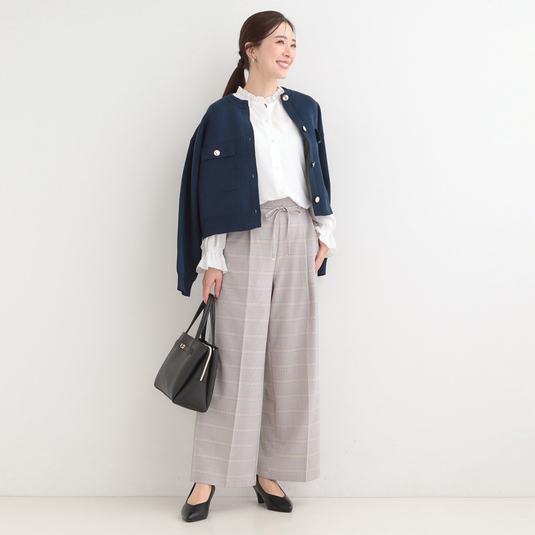 SHOO･LA･RUE「【洗濯後しわになりにくい/S-LL/UV】大人上品な フリル襟ブラウス」|シャツ・ブラウス|