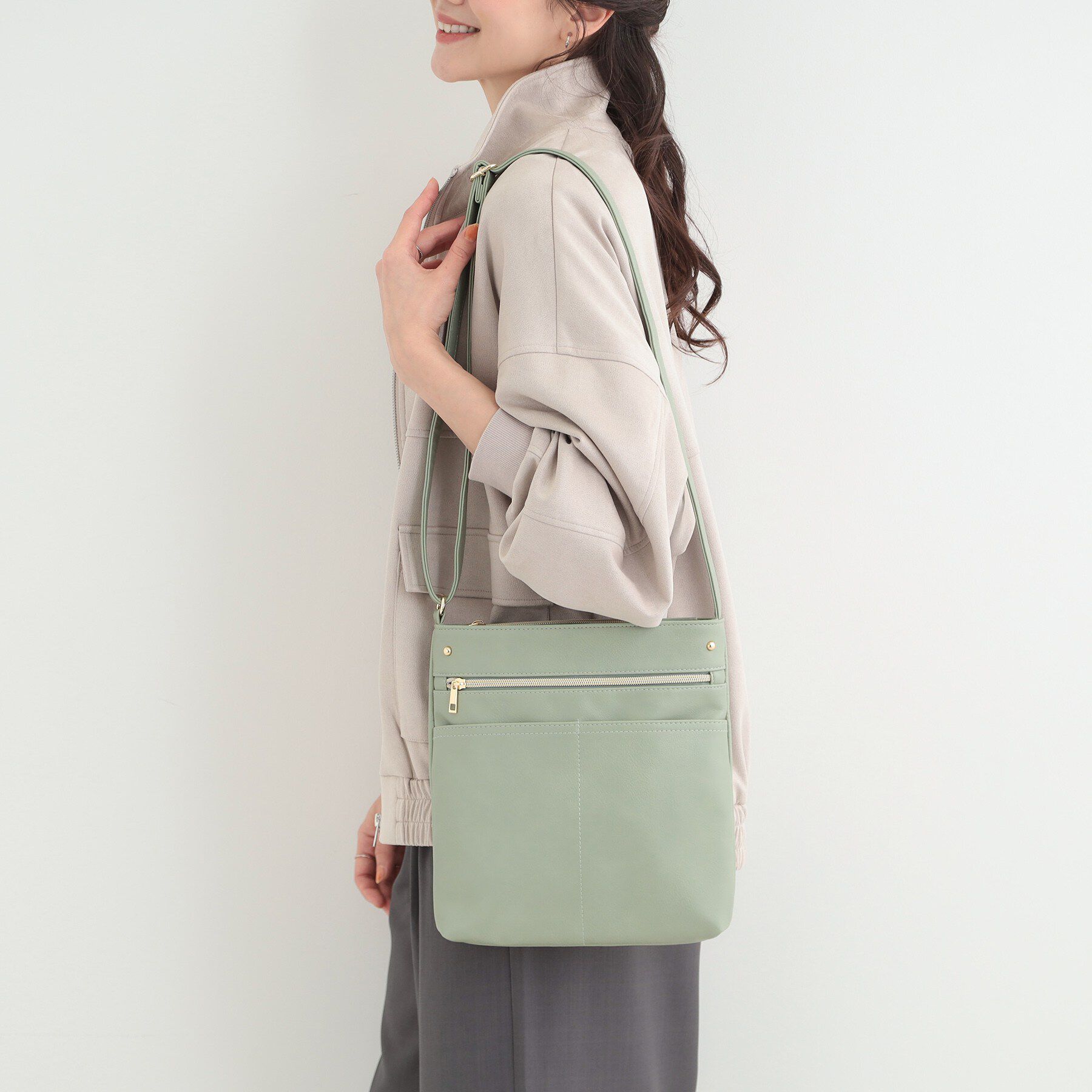 SHOO･LA･RUE「【8ポケット/ギフトにも】すっきり見えのショルダーバッグ」|ショルダー・メッセンジャー|