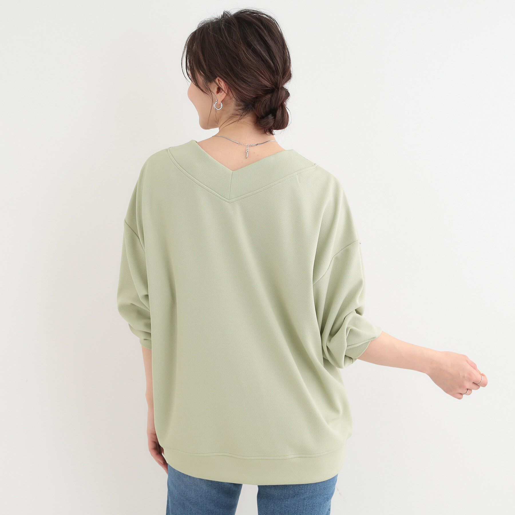 SHOO･LA･RUE「【洗濯機可】インせずすっきり見え　優しい雰囲気のVネックトップス」|Tシャツ・カットソー|