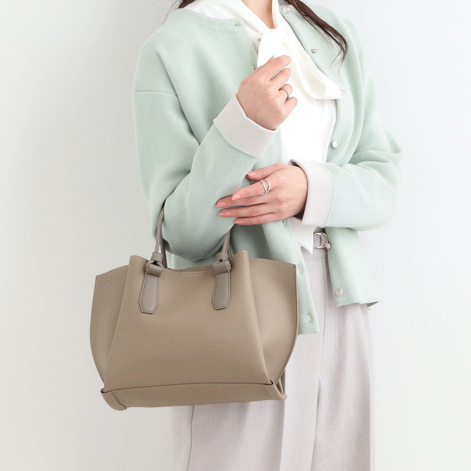 SHOO･LA･RUE「ハンドルカクシボトートバッグ」|トートバッグ|トープ(054)