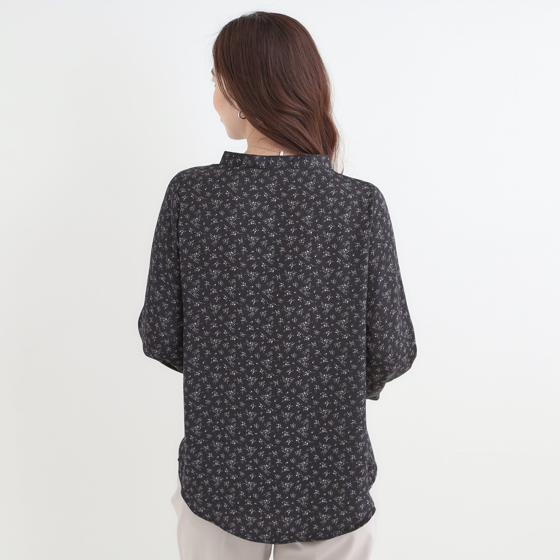 SHOO･LA･RUE「【S-LL】首元すっきり魅せ　大人の上品サテンブラウス」|シャツ・ブラウス|