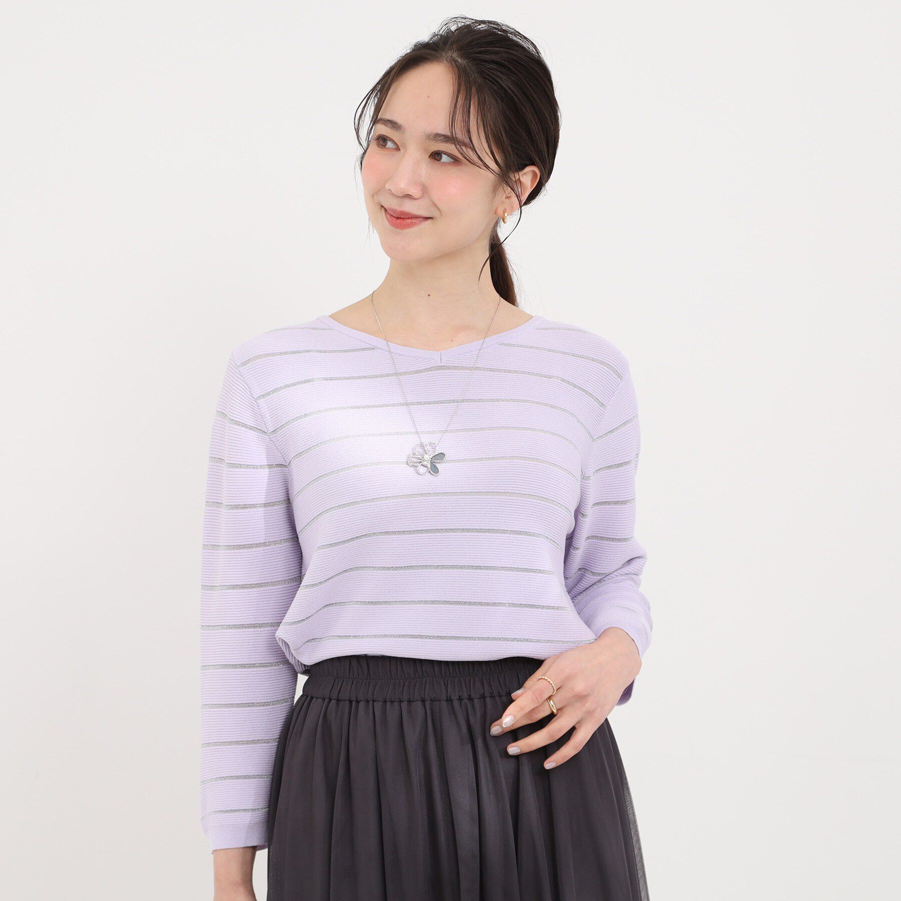 SHOO･LA･RUE「【洗濯機可/S-LL】デコルテがきれいに見えるVネックラメボーダーニット」|ニット・セーター|