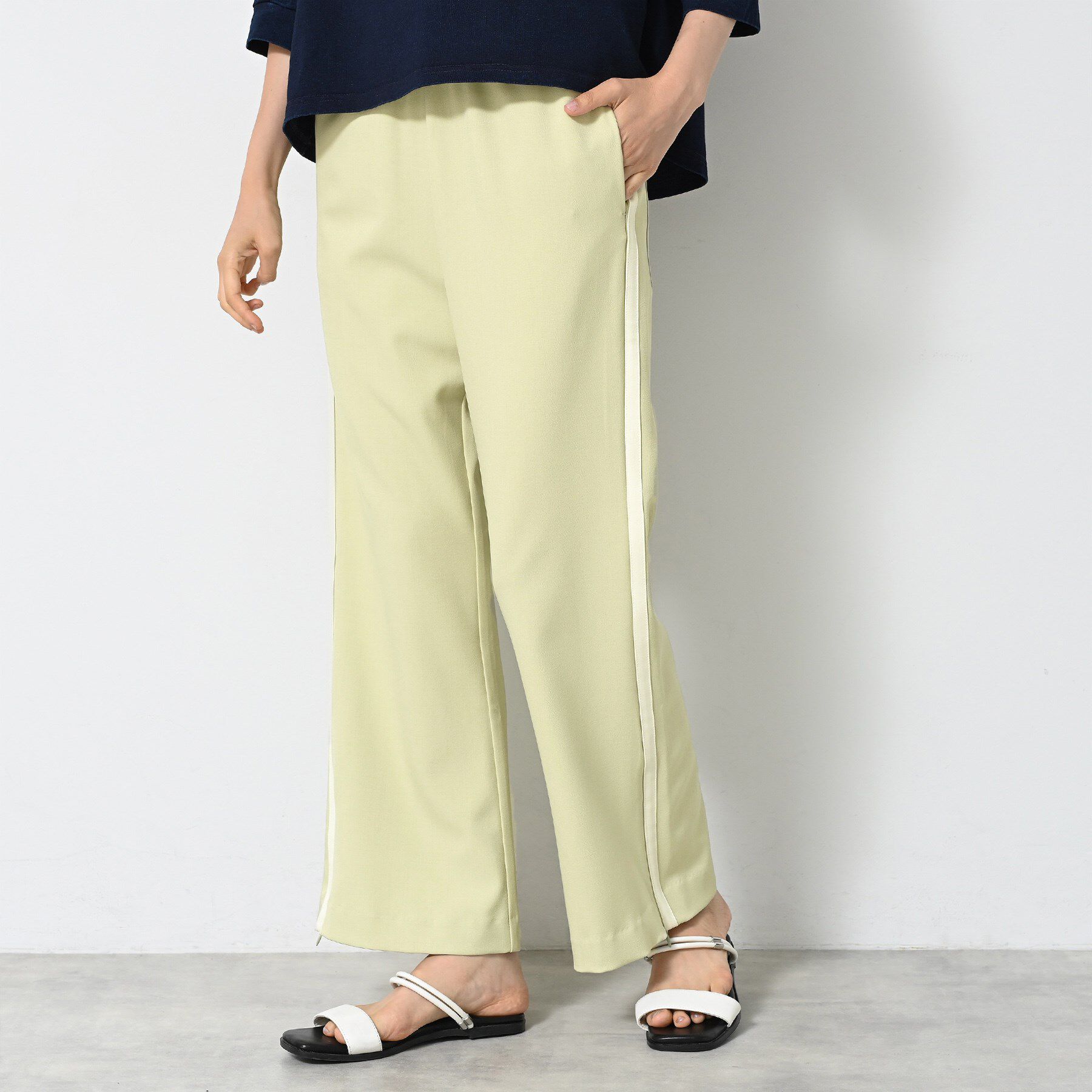 Dessin「【接触冷感・洗える】フレアラインパンツ（サイドファスナ―付き）」|その他|ライトグリーン(52