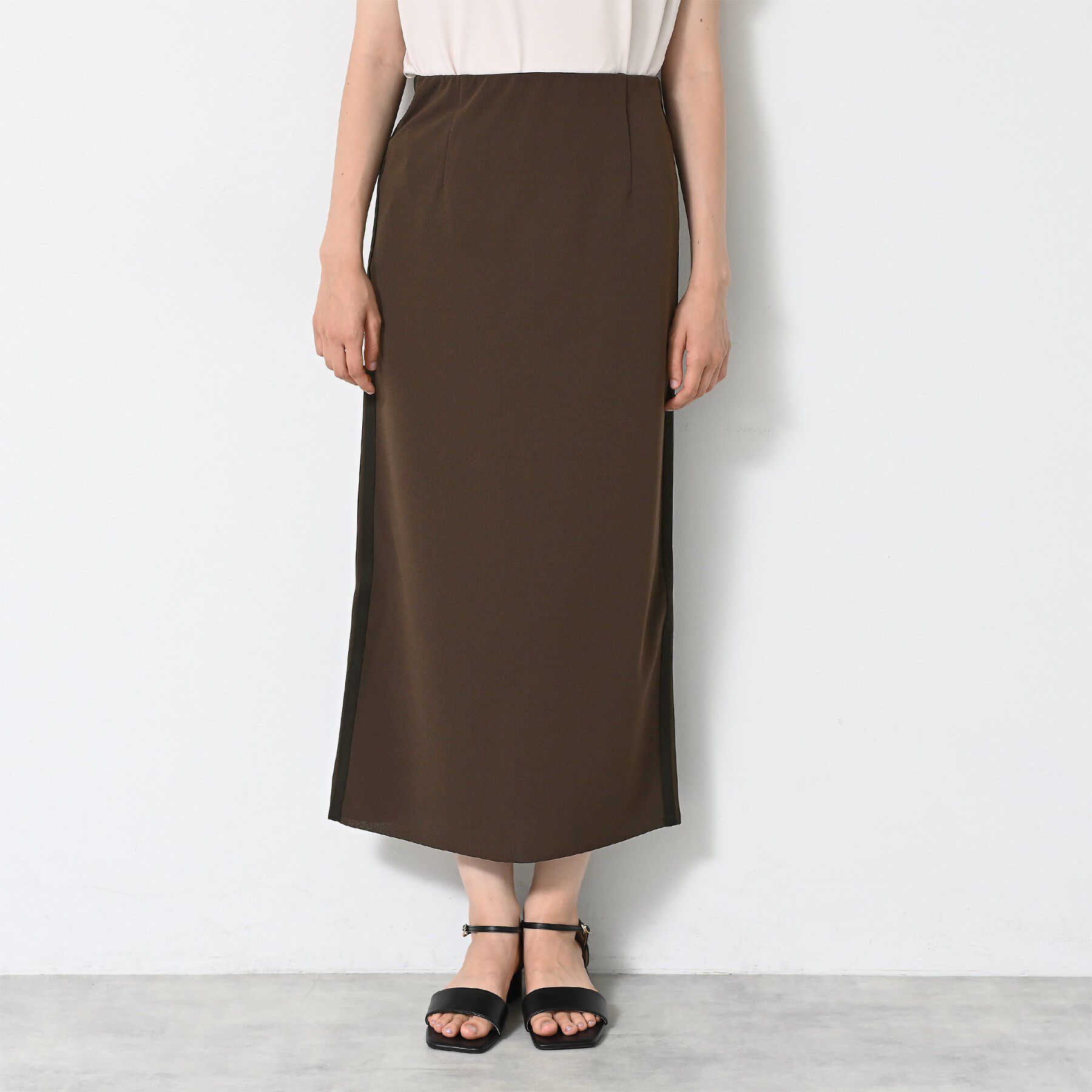 Dessin「【ウエストゴム・洗える】カットジョーゼットライン入りタイトスカート」|スカート|