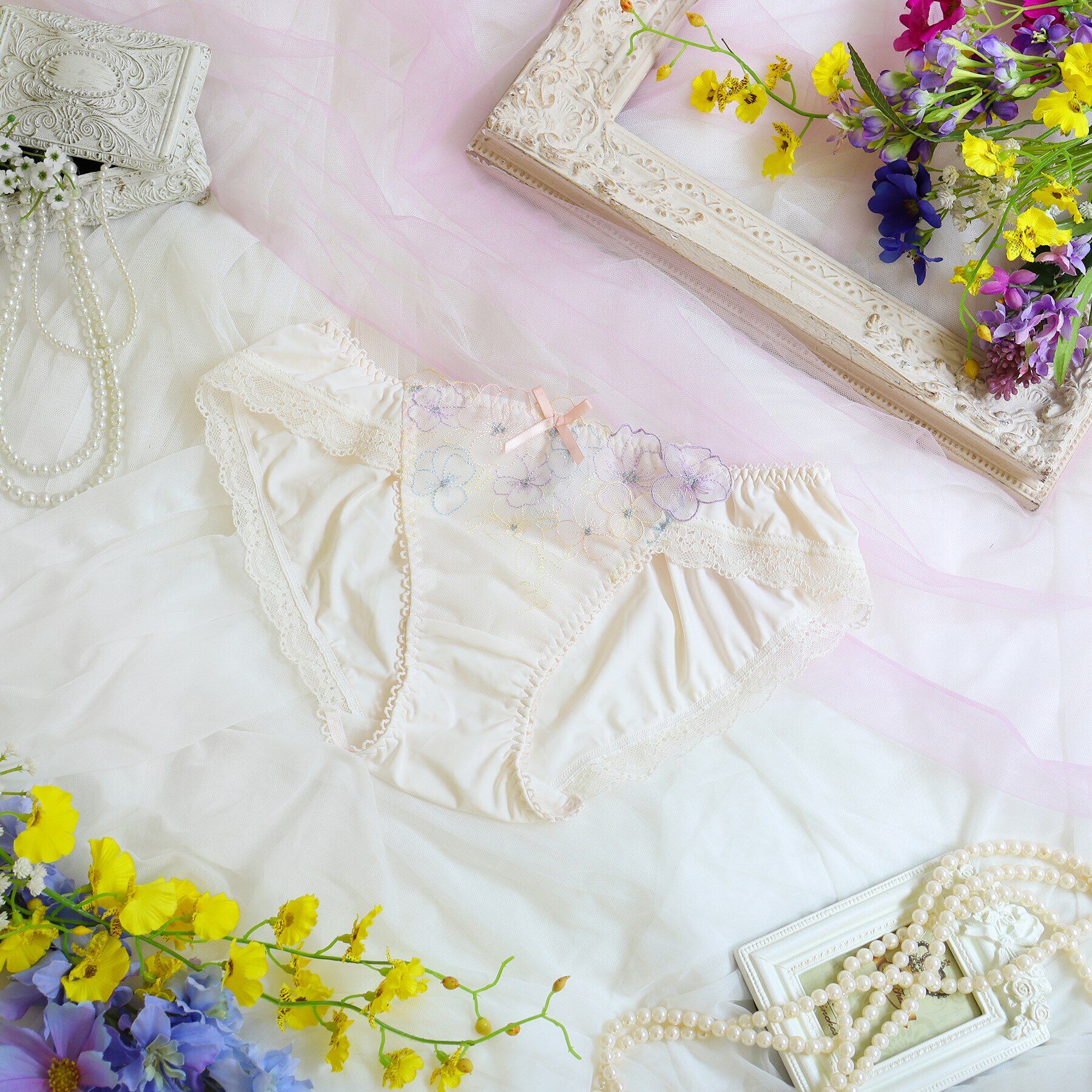 Risa Magli「フィオラ ノーマルショーツ」|インナー|クリーム(050)