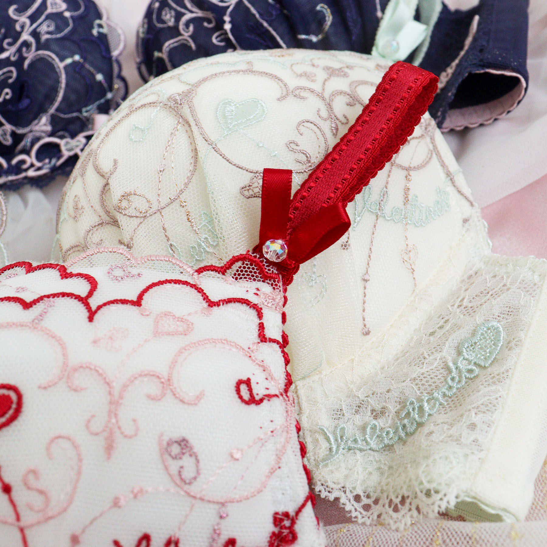 Risa Magli「ヘルティー ブラジャー (D-F) ＜リサマリミラクル谷間ブラ＞」|インナー|