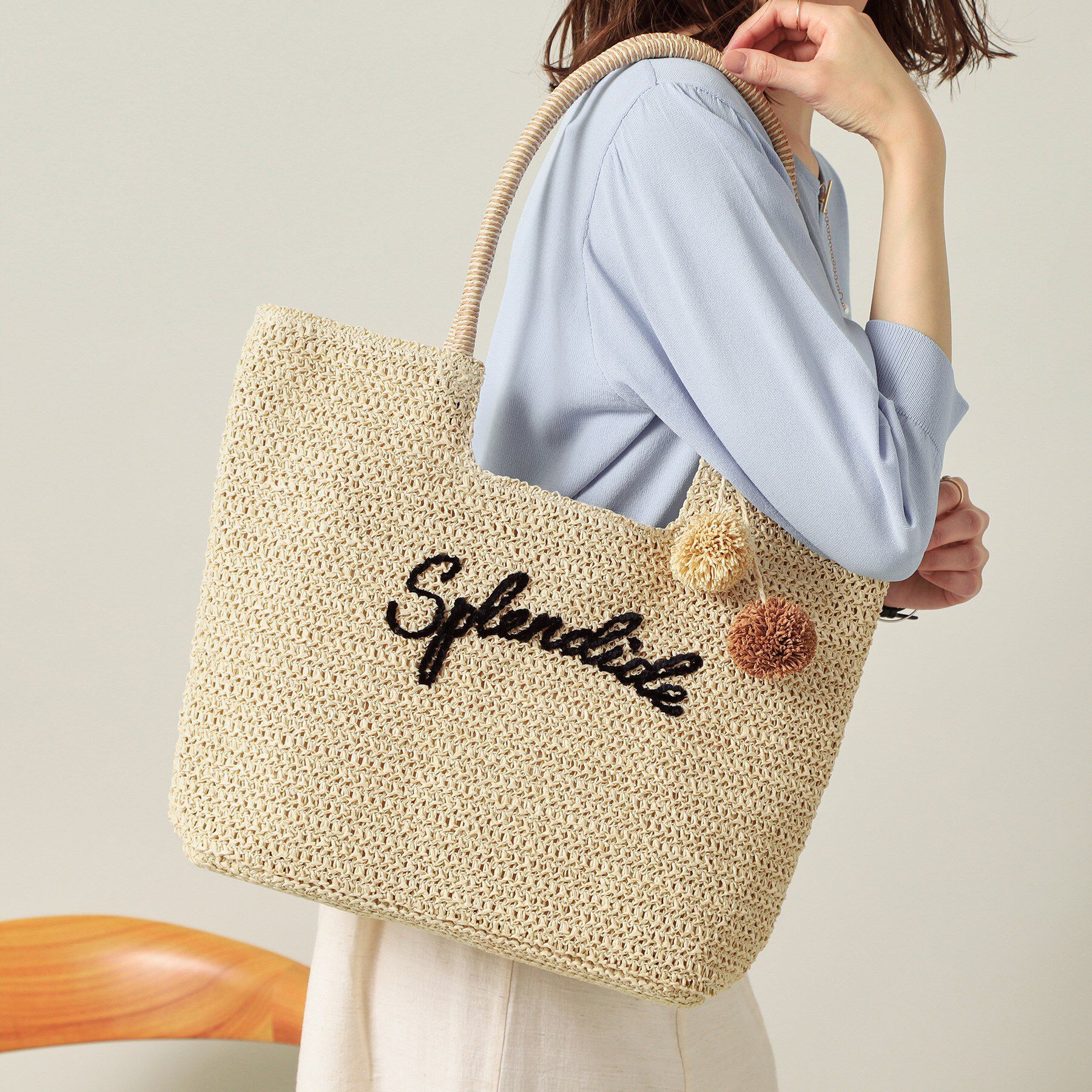 ITS&rsquo;DEMO「チャーム付ロゴ刺繍雑材トート」|トートバッグ|ライトベージュ(05