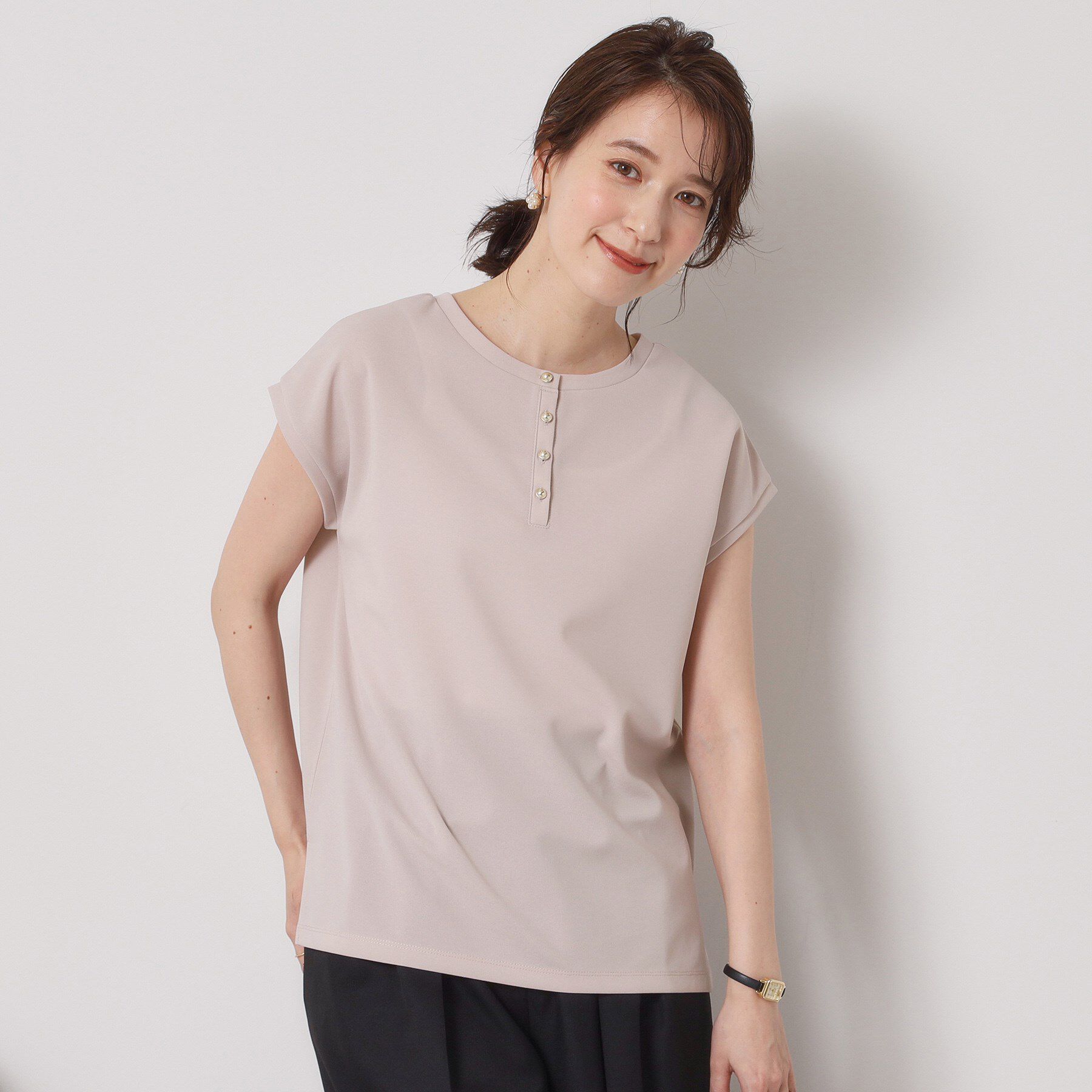 ITS&rsquo;DEMO「【接触冷感／洗濯機OK】カットジョーゼット2wayトップス」|シャツ・ブラウス|グレージュ(050)