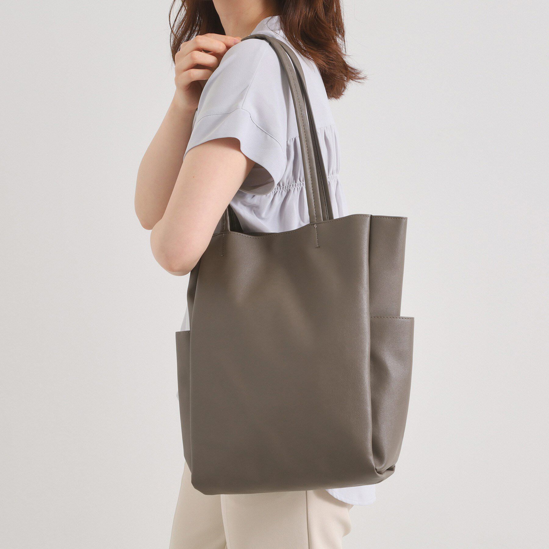 ITS&rsquo;DEMO「【A4対応／6ポケット】収納上手になれるトート」|トートバッグ|チャコールグレー(0