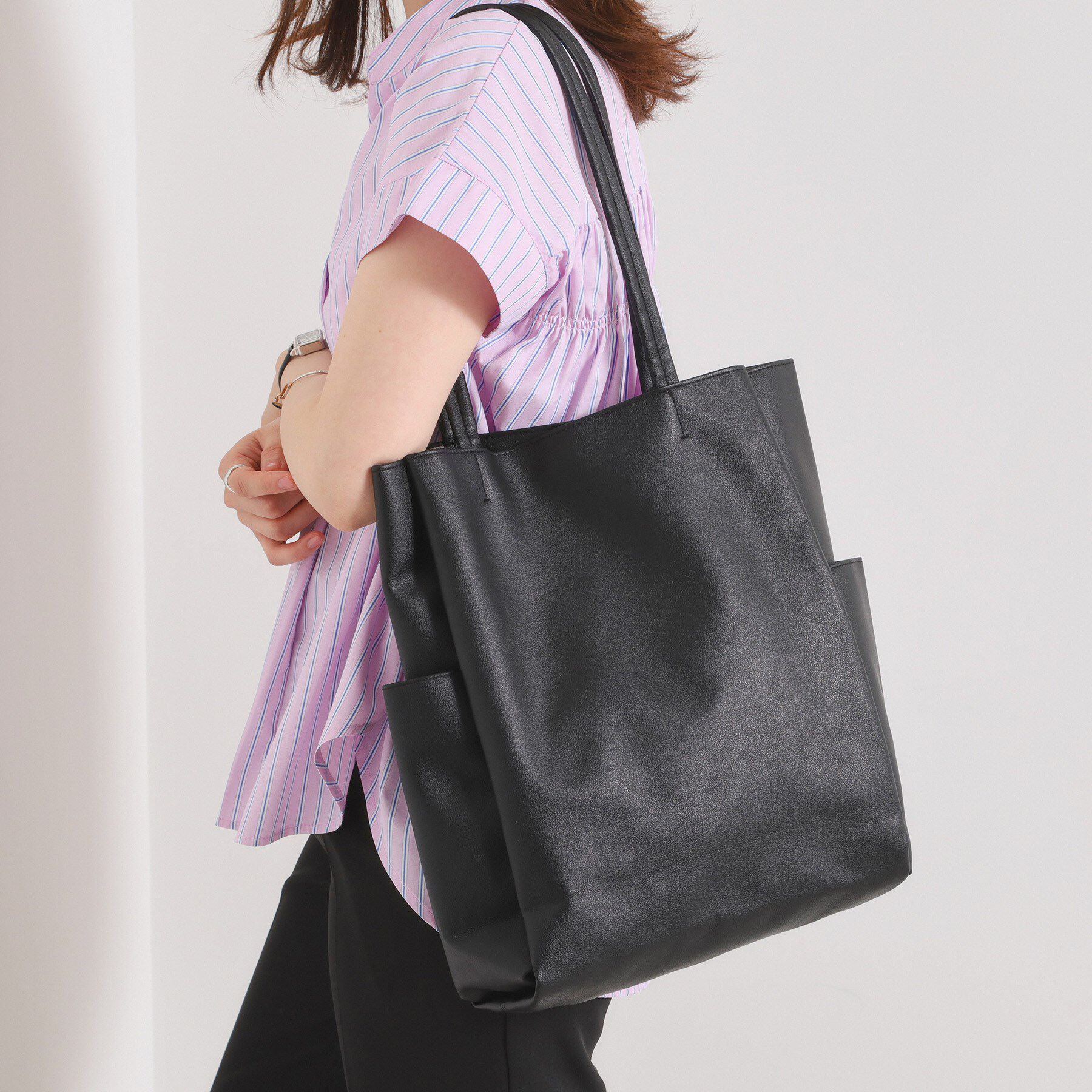 ITS&rsquo;DEMO「【A4対応／6ポケット】収納上手になれるトート」|トートバッグ|ブラック(019)