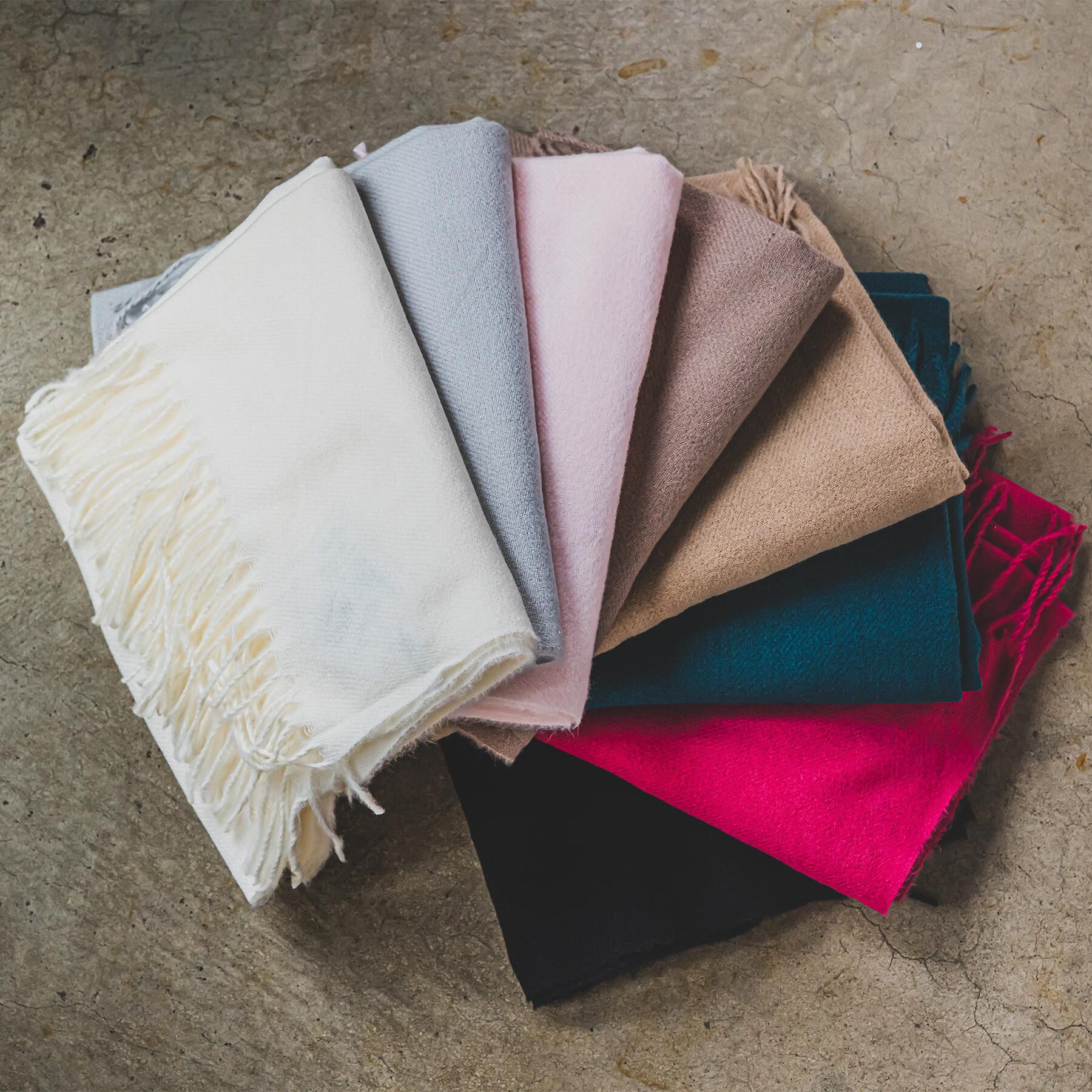 ITS&rsquo;DEMO「【8色／洗濯可】クリーミータッチ60幅無地ストール」|ストール|