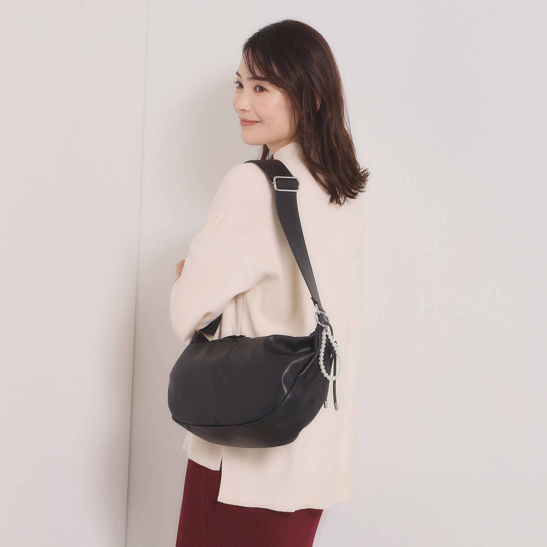 ITS&rsquo;DEMO「パール調チャーム付きショルダー」|ショルダー・メッセンジャー|