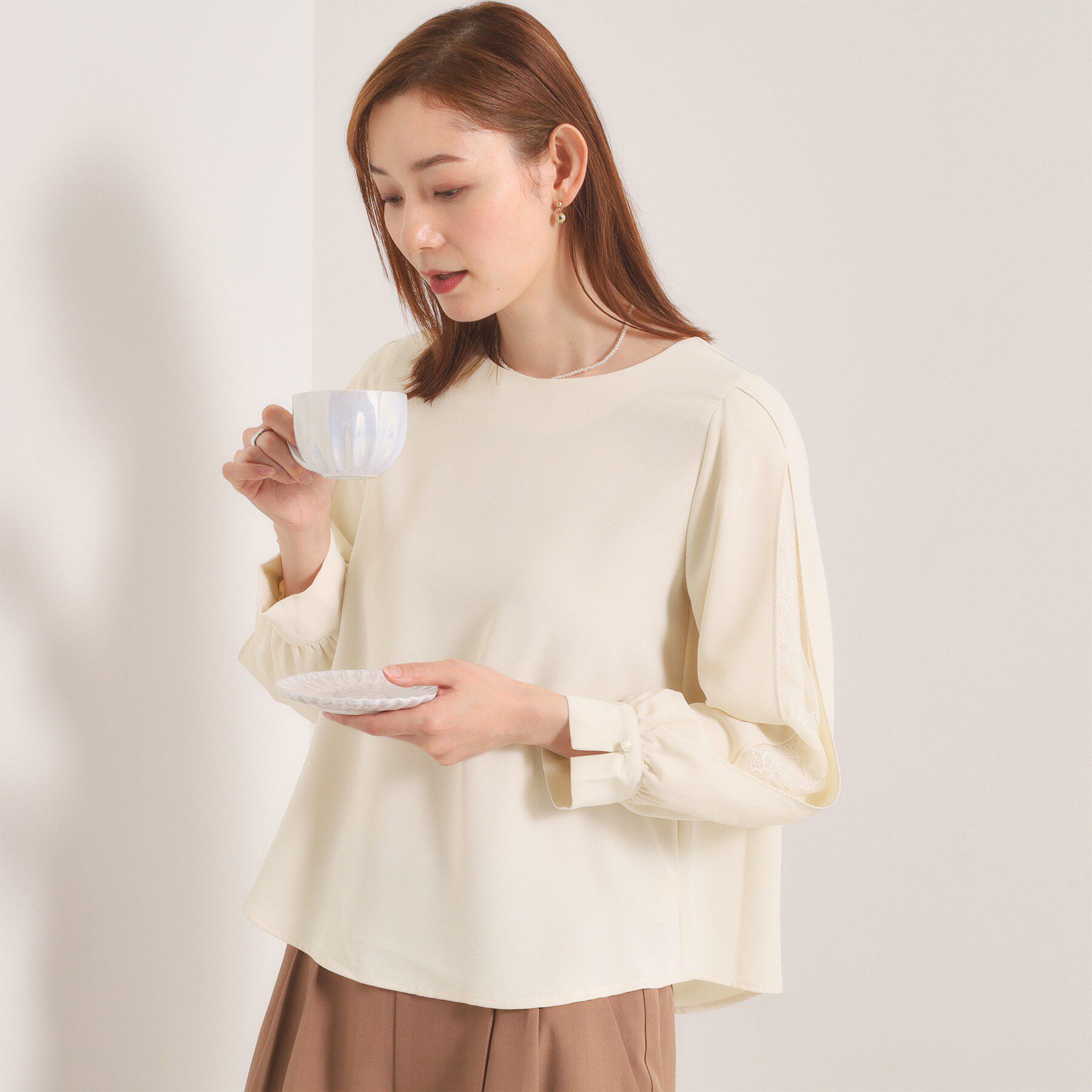 ITS&rsquo;DEMO「【手洗い可】袖スリットレースブラウス」|シャツ・ブラウス|アイボリー(004)