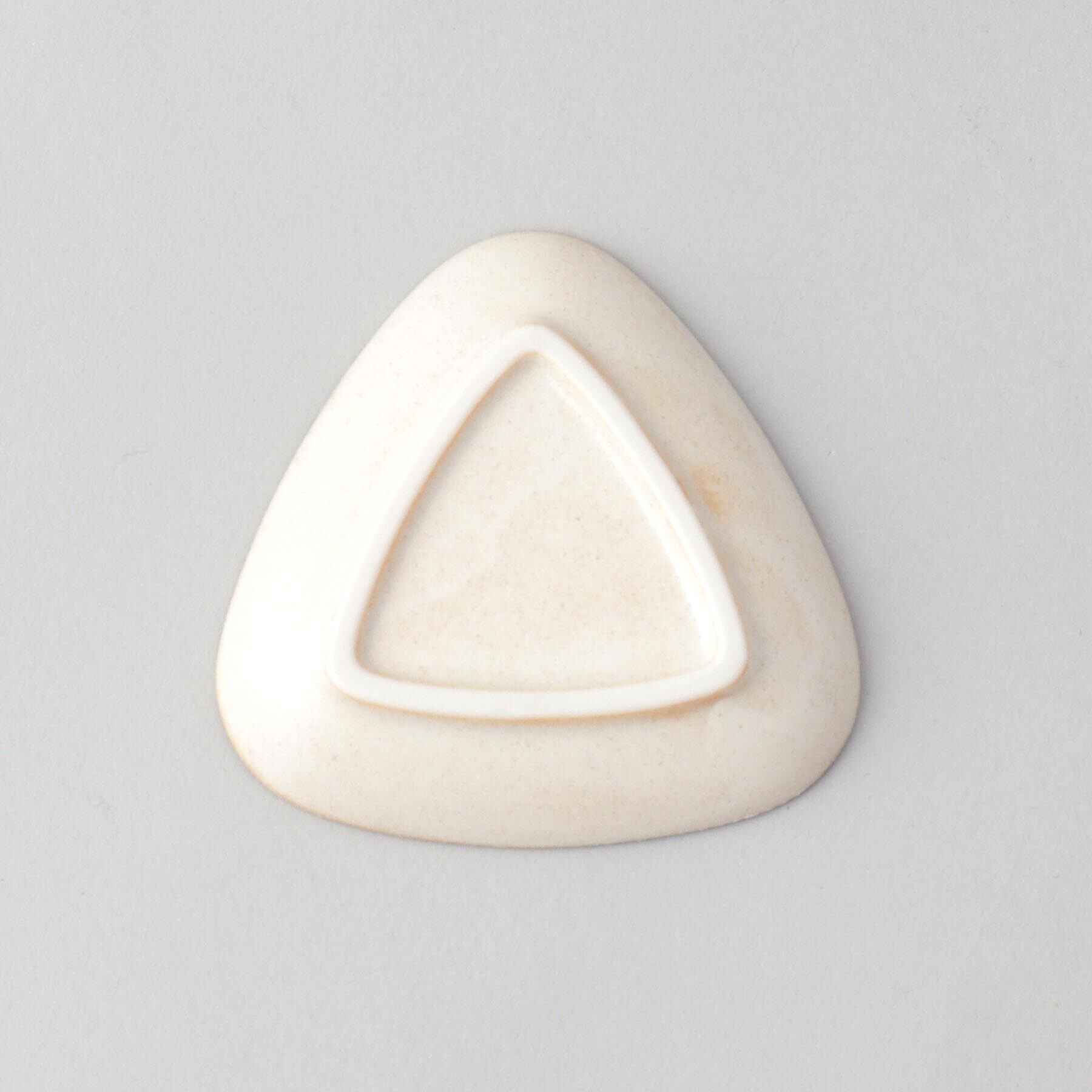 212 KITCHEN STORE「ぎゅっとおにぎりさん 小皿 梅」|食器・キッチングッズ|