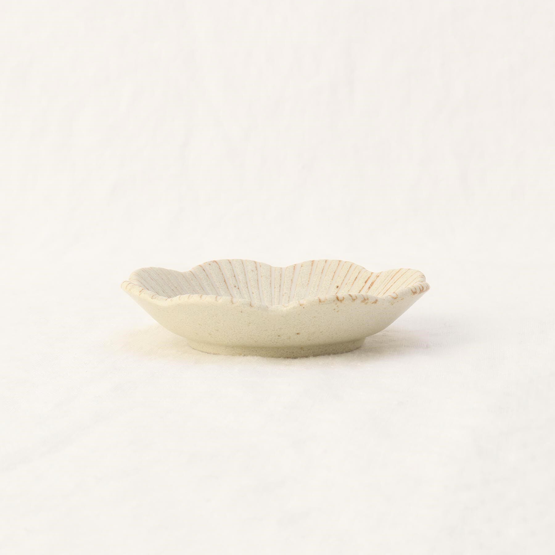 212 KITCHEN STORE「はなこまち 豆皿 白」|食器・キッチングッズ|