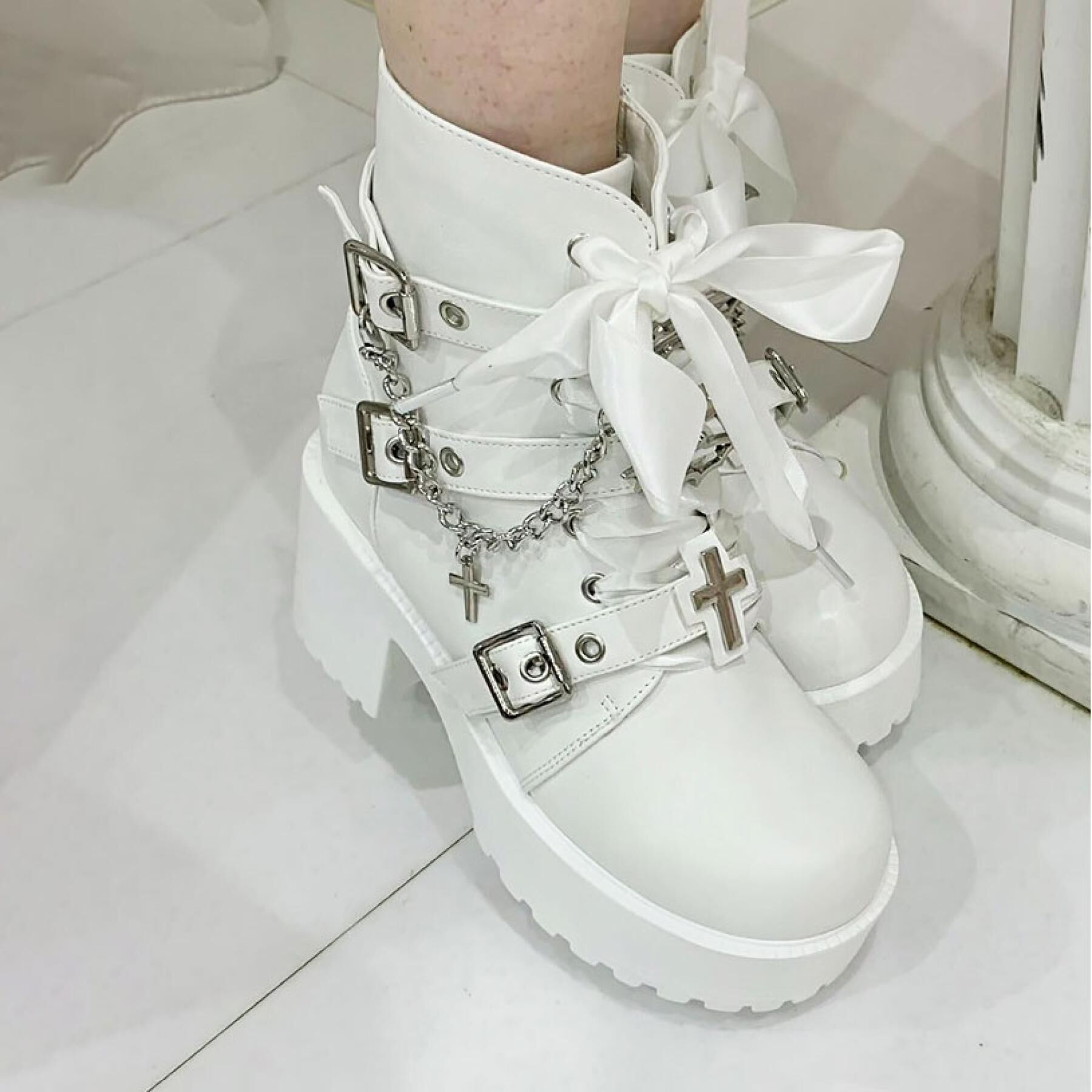 csT&P「厚底&times;コウモリ&times;十字架スニーカー」|ショートブーツ|ホワイト(001)