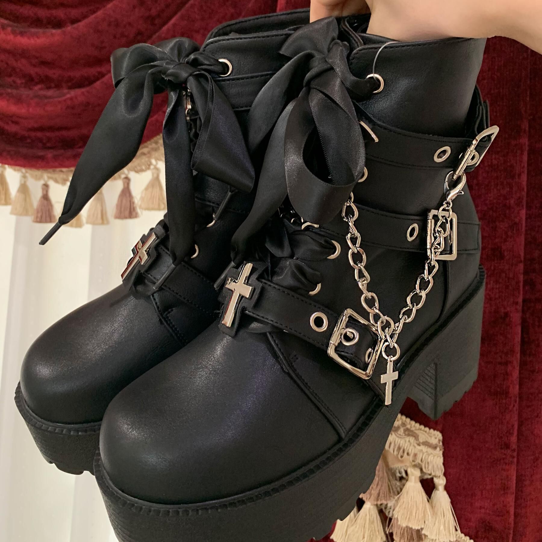 csT&P「厚底&times;コウモリ&times;十字架スニーカー」|ショートブーツ|