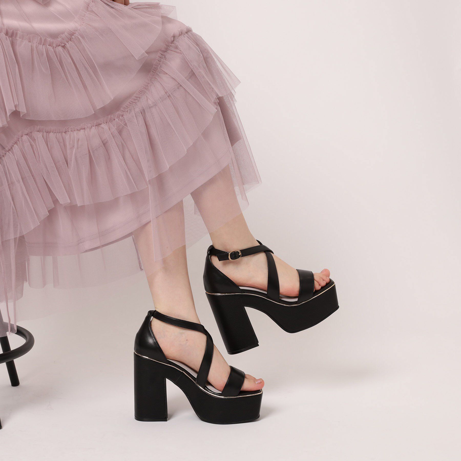 ESPERANZA「【ラク盛り／サンダル】リピーター続出／脚長美脚　クロスストラップサンダル」|サンダル|