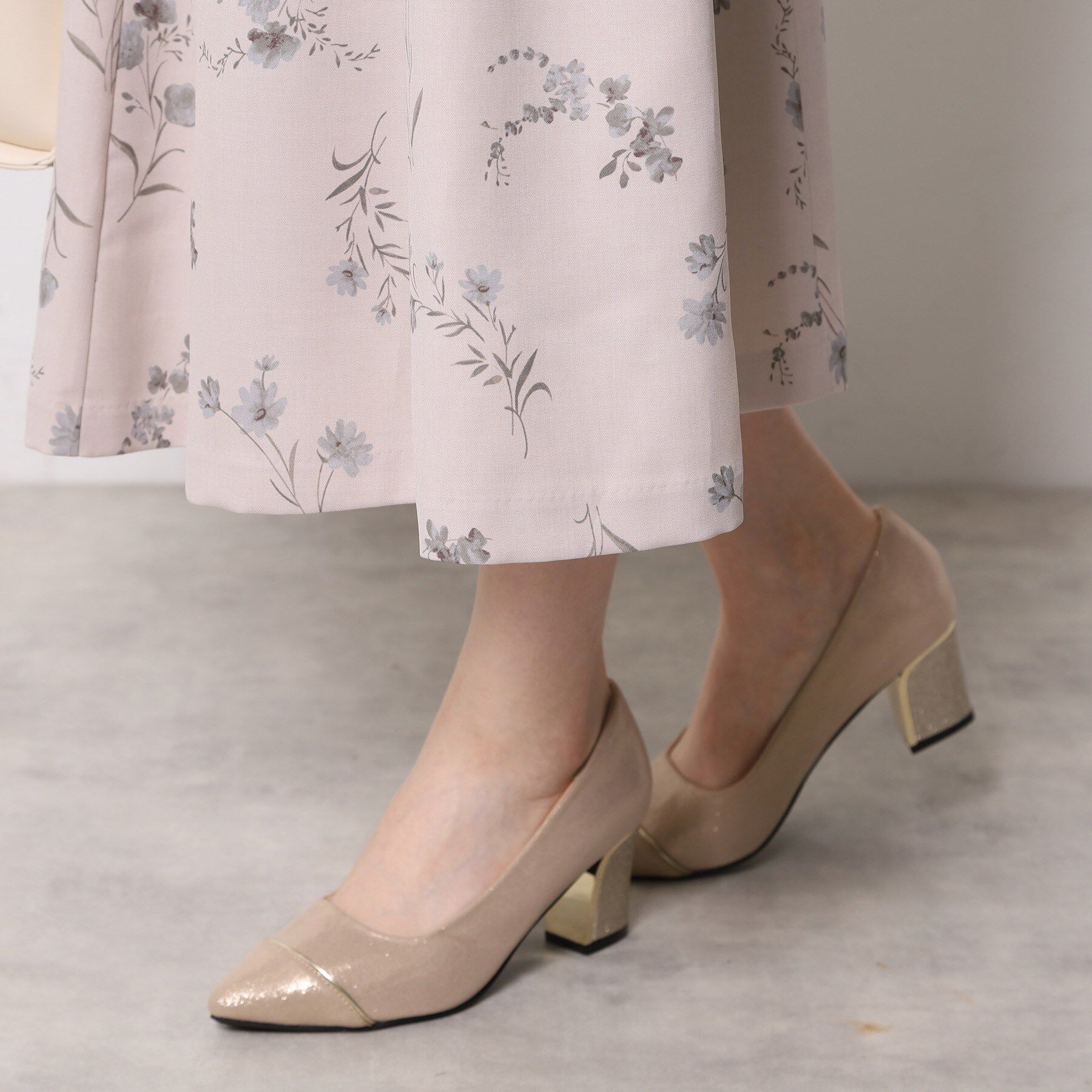 ESPERANZA「【EC先行販売】ラメヒールゴールドラインパンプス」|パンプス|ベージュ(352)