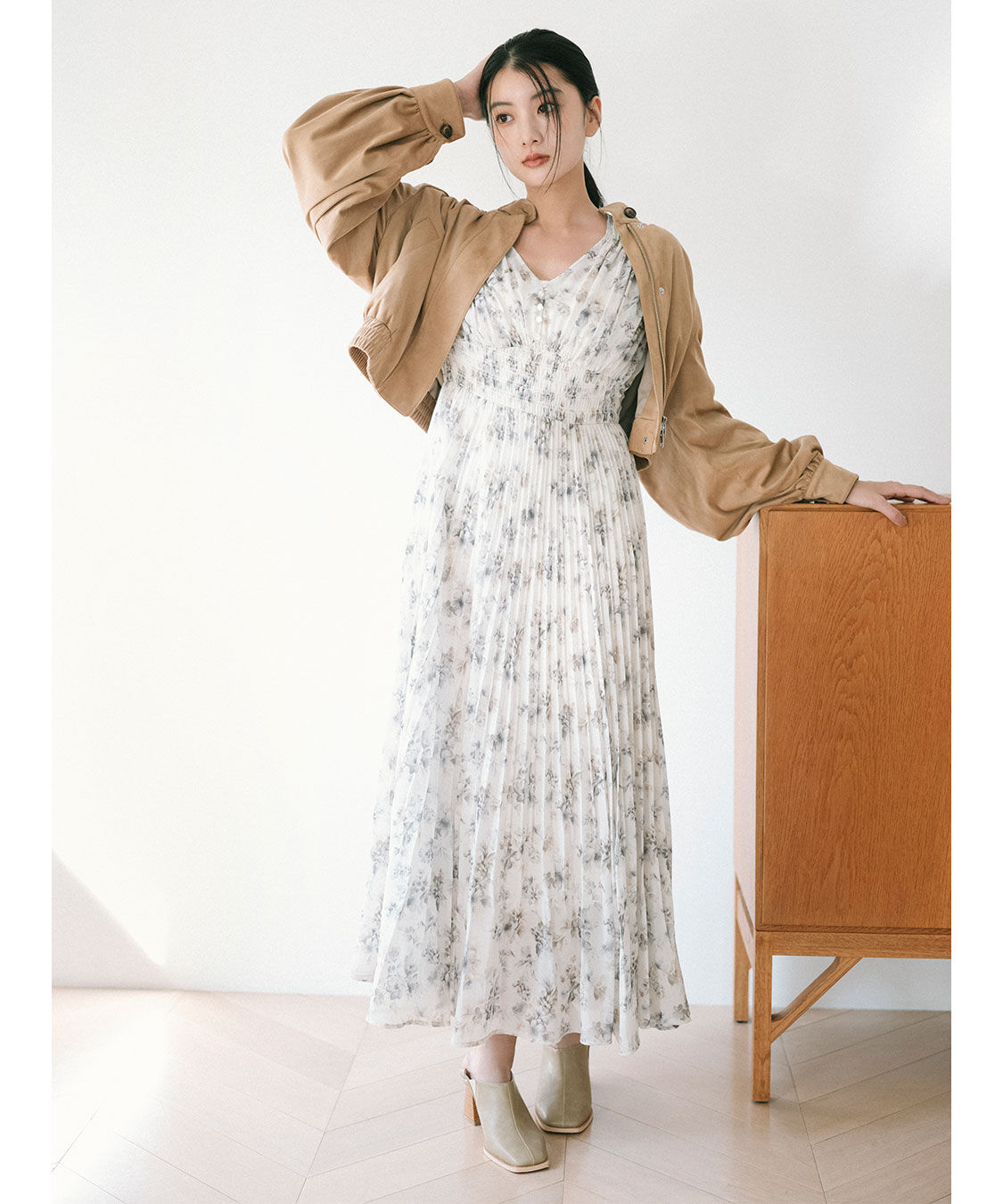 COCO DEAL「フラワープリントプリーツワンピース」|ワンピース|ベージュ