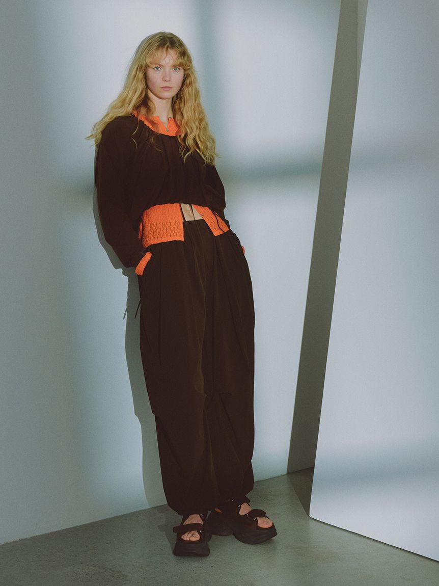 emmi atelier「【Movique】ギャザーショートフーディー/撥水/UVカット/接触冷感」|スウェット・ジャージ|