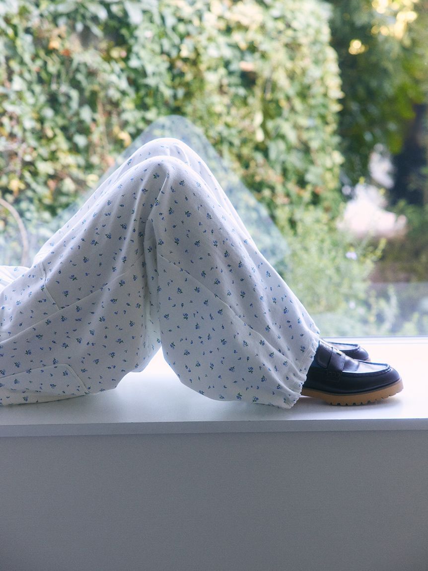 FURFUR「【限定カラー】ミニフラワープリントスウェットパンツ」|チノ|