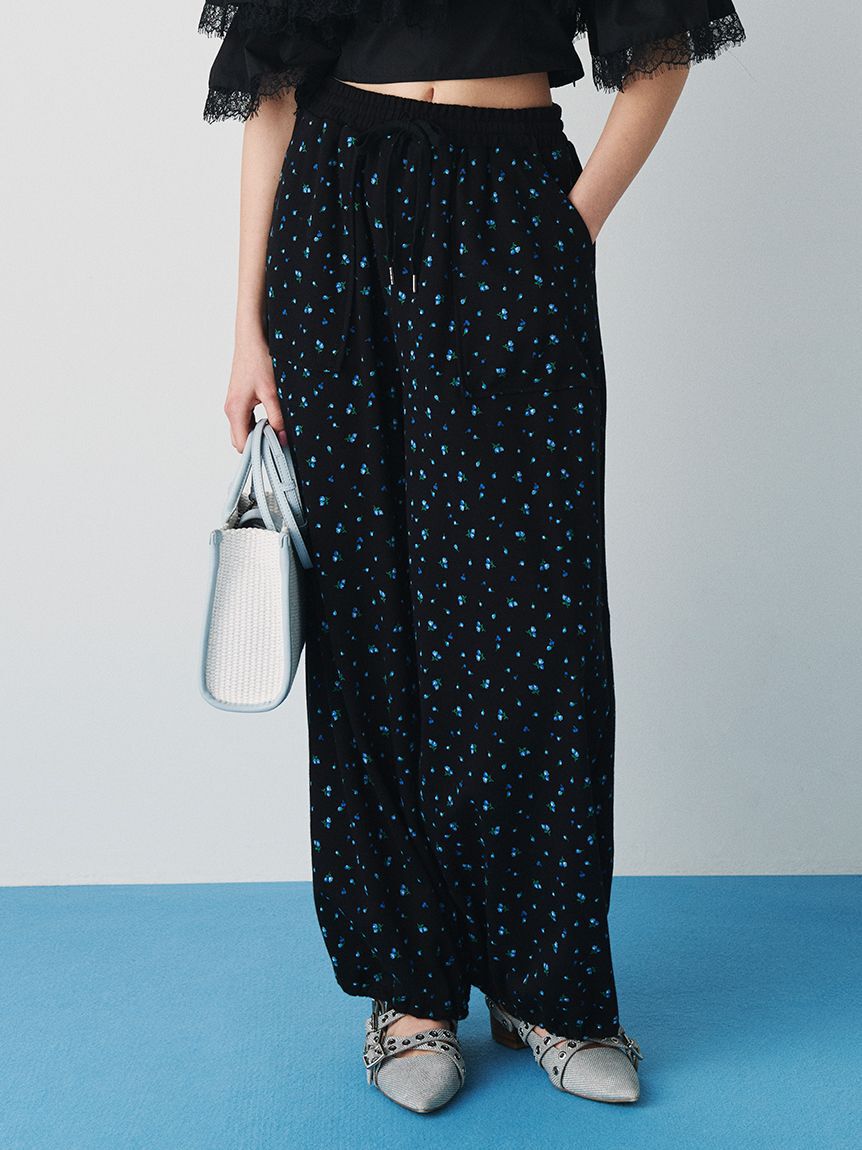 FURFUR「【限定カラー】ミニフラワープリントスウェットパンツ」|チノ|BLK