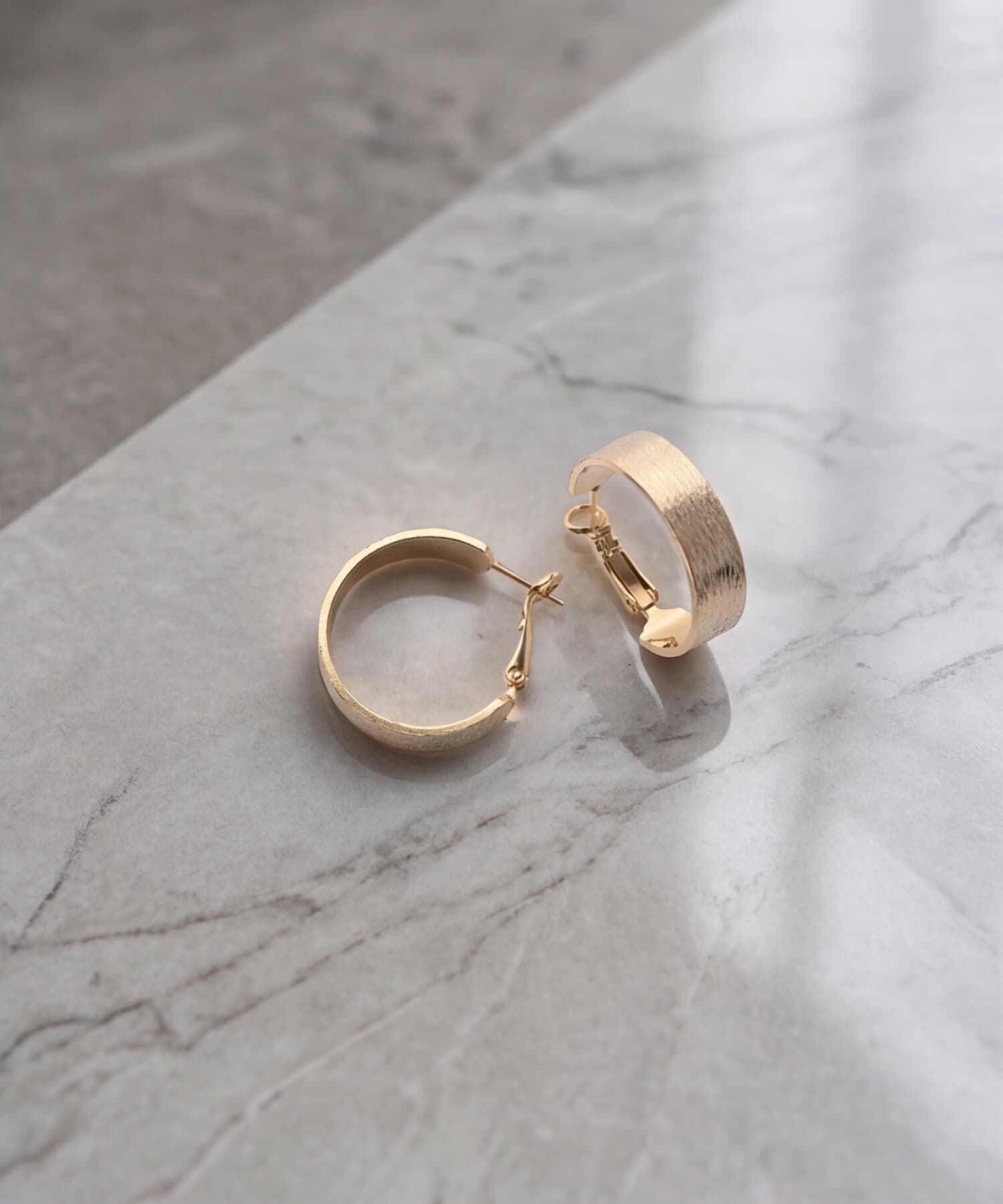 STYLE DELI「テクスチャー平打ちフープピアス」|ピアス|