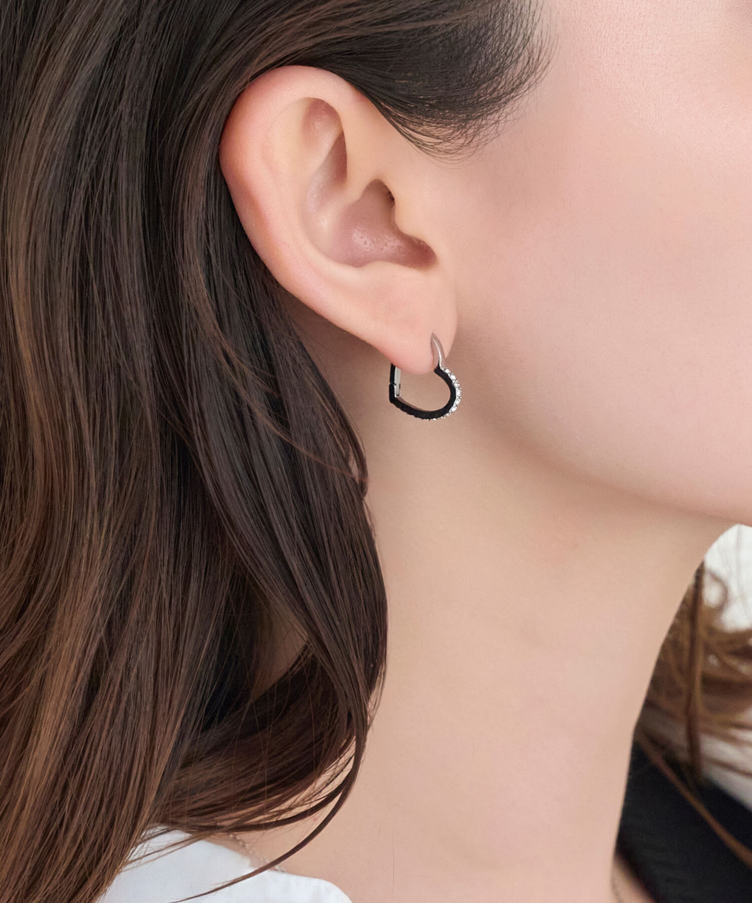 Phoebe「【金属アレルギー対応】ワンタッチライナーハートビジューフープピアス　シルバー」|ピアス|